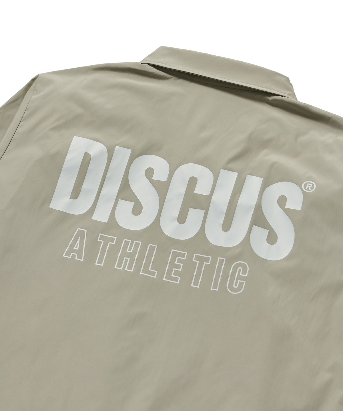 디스커스 애슬레틱(DISCUS ATHLETIC) 레터 로고 코치 자켓 샌드 베이지
