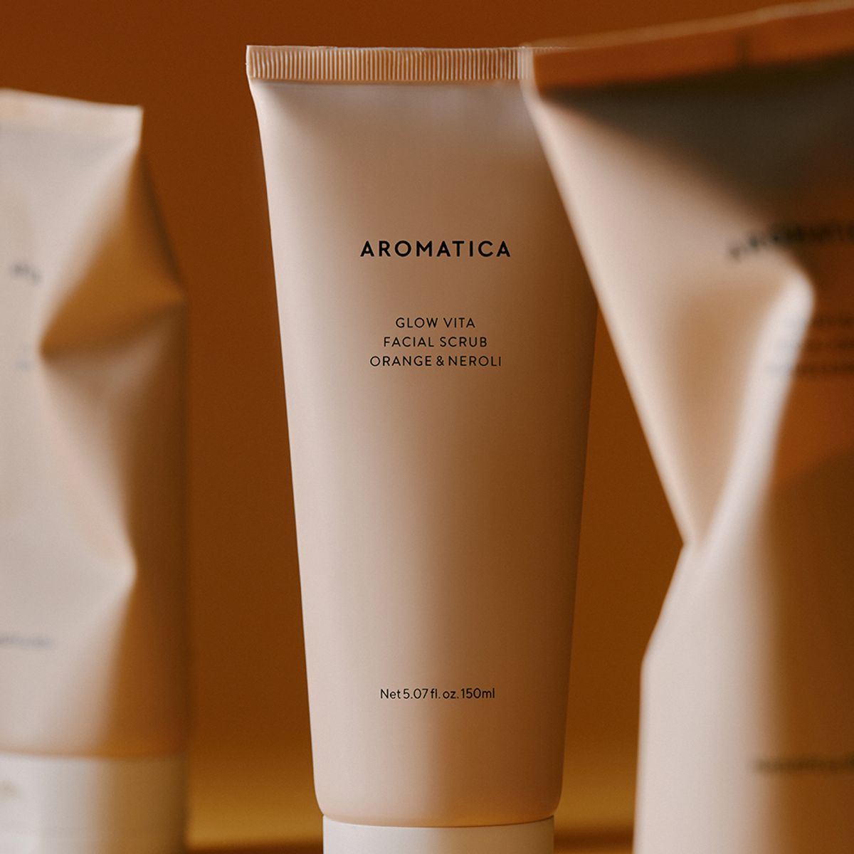 아로마티카(AROMATICA) (모공 각질 케어) 글로우 비타 페이셜 스크럽 오렌지 & 네롤리 150ML