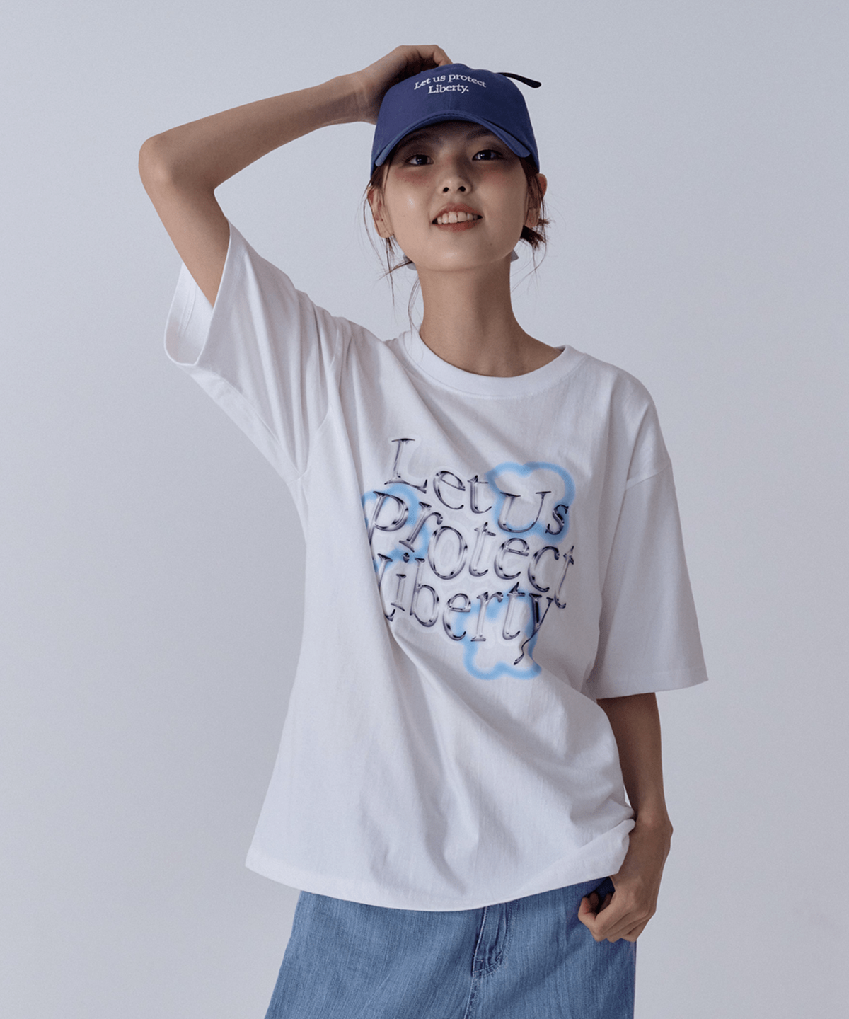 러플(LUPL) 블루 나비 그래피티 티셔츠 화이트