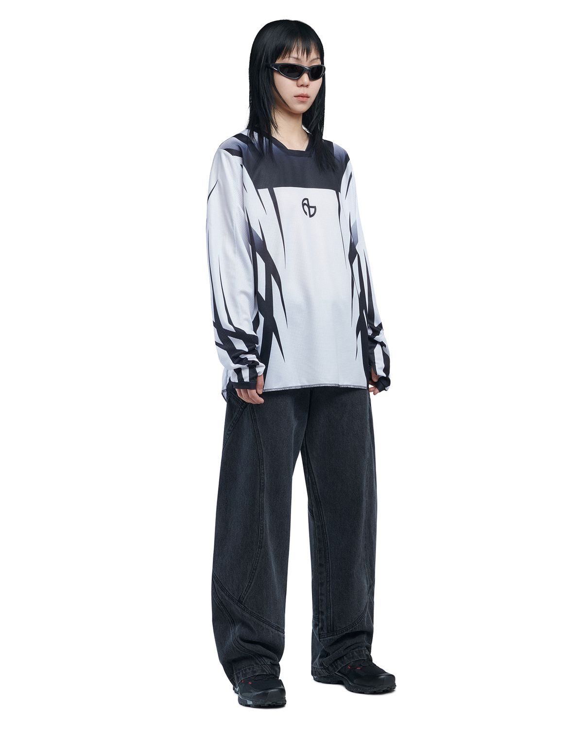 노매뉴얼(NOMANUAL) CURVED LINE DENIM PANTS - WASHED BLACK