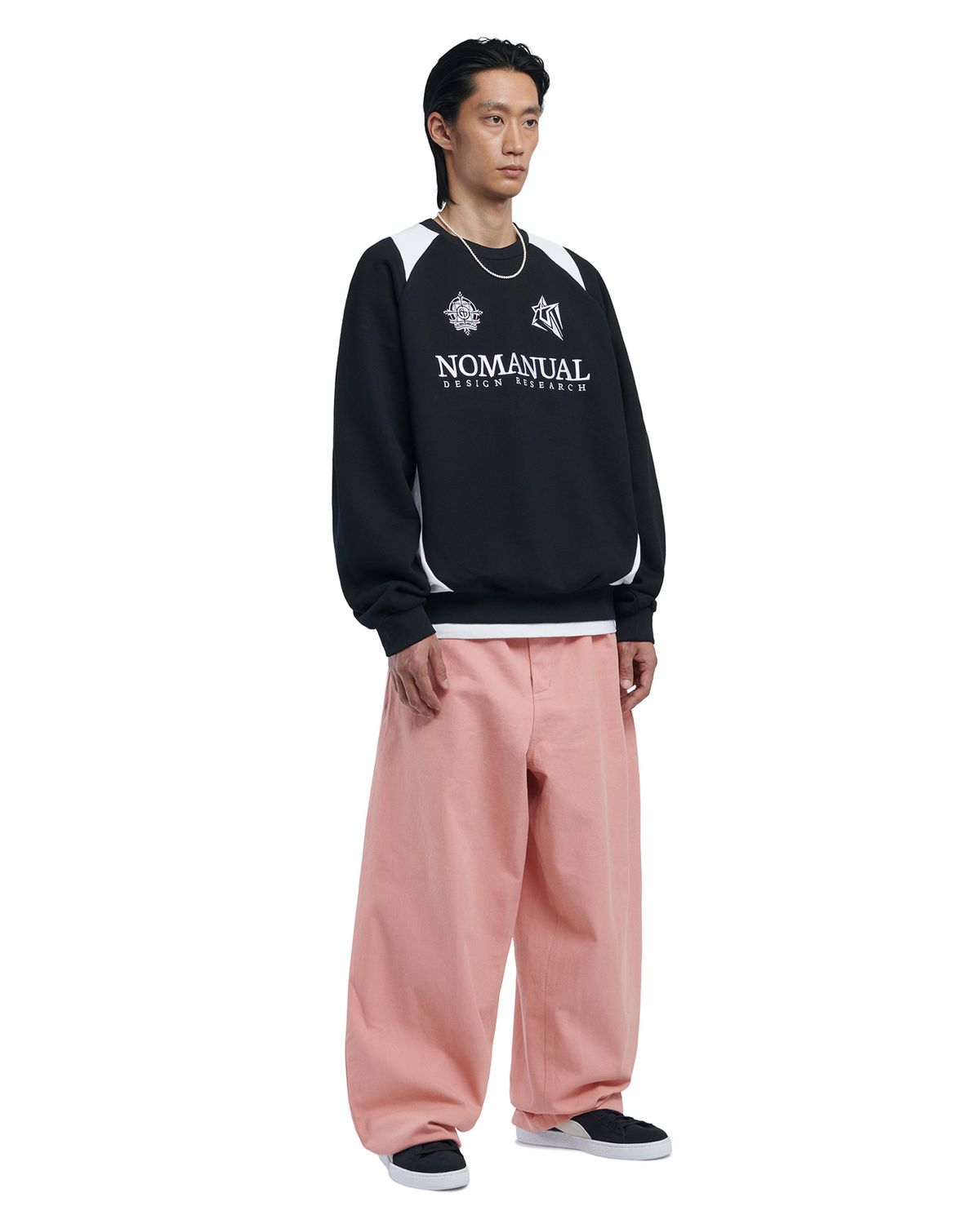 노매뉴얼(NOMANUAL) EMBLEM SWEATSHIRT - BLACK