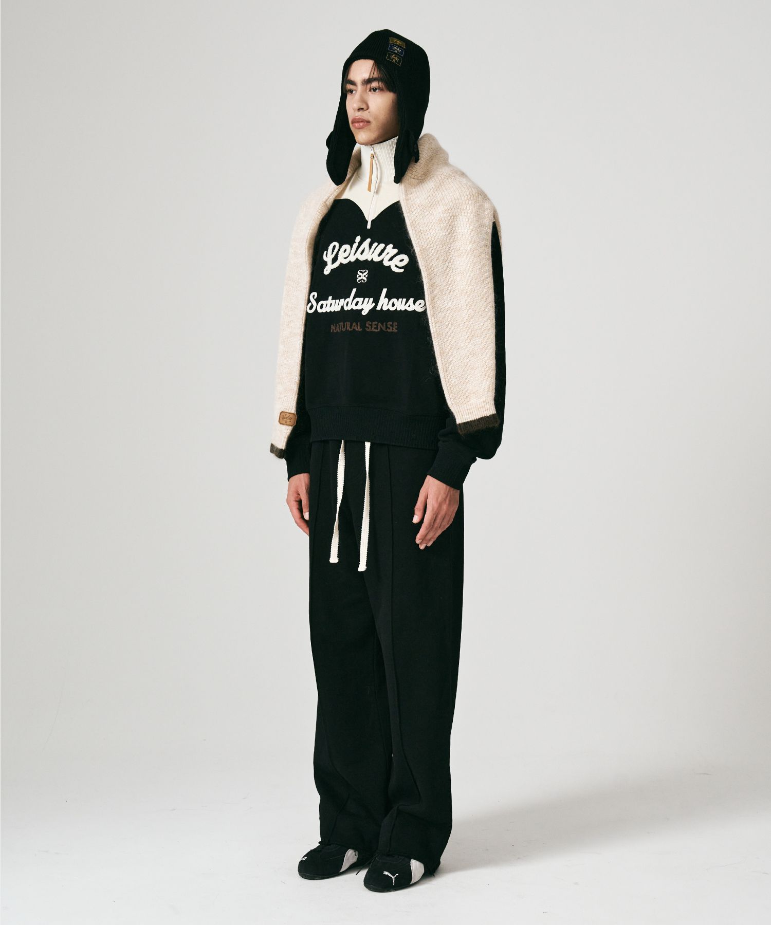 MUSINSA公式 | SATUR Hazen Bookle Logo Half Zip Classic Black