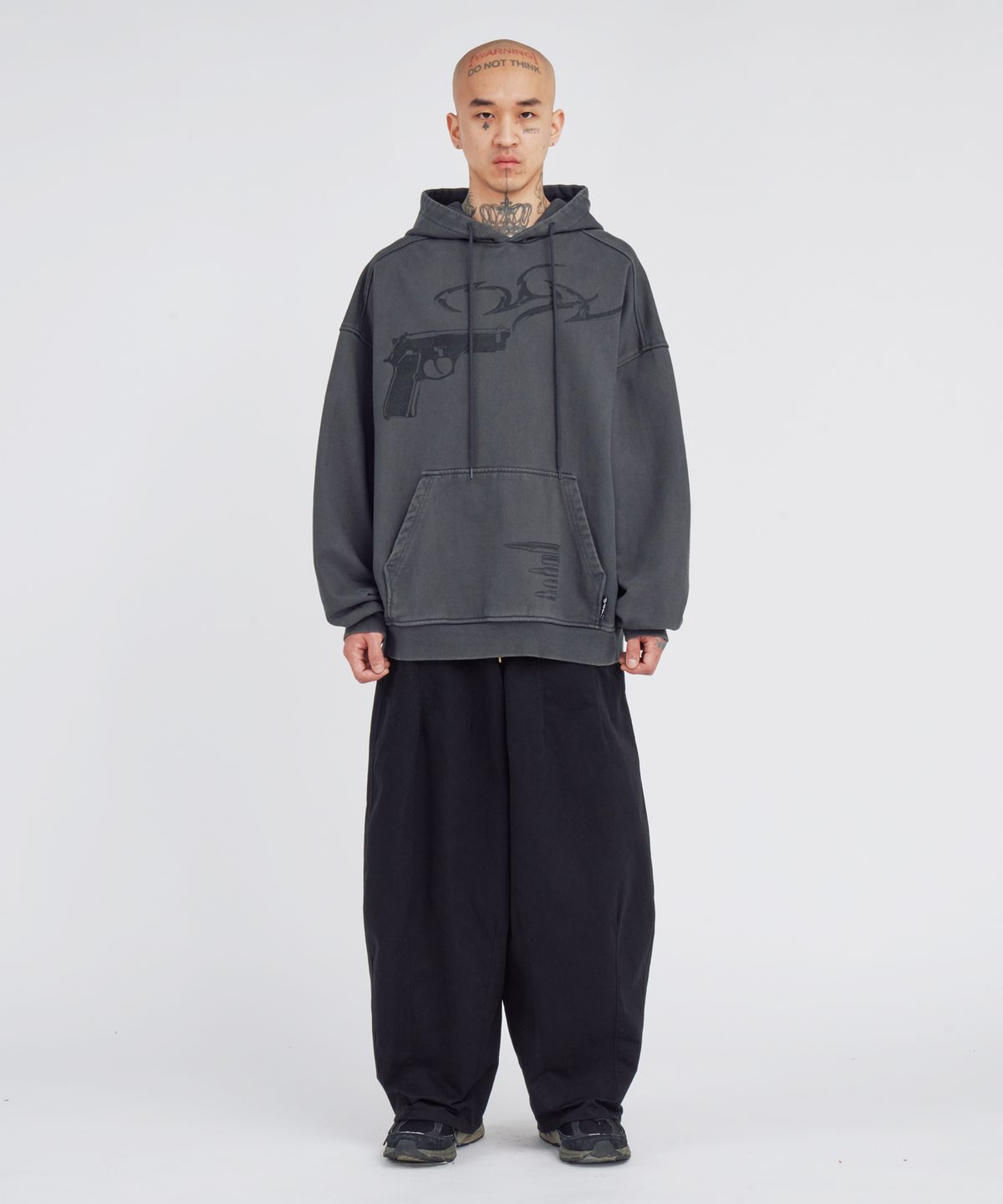 아조바이아조(AJOBYAJO) Gun Shot Washed Hoodie [CHARCOAL]