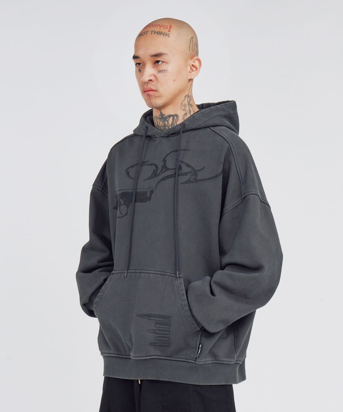 아조바이아조(AJOBYAJO) Gun Shot Washed Hoodie [CHARCOAL]