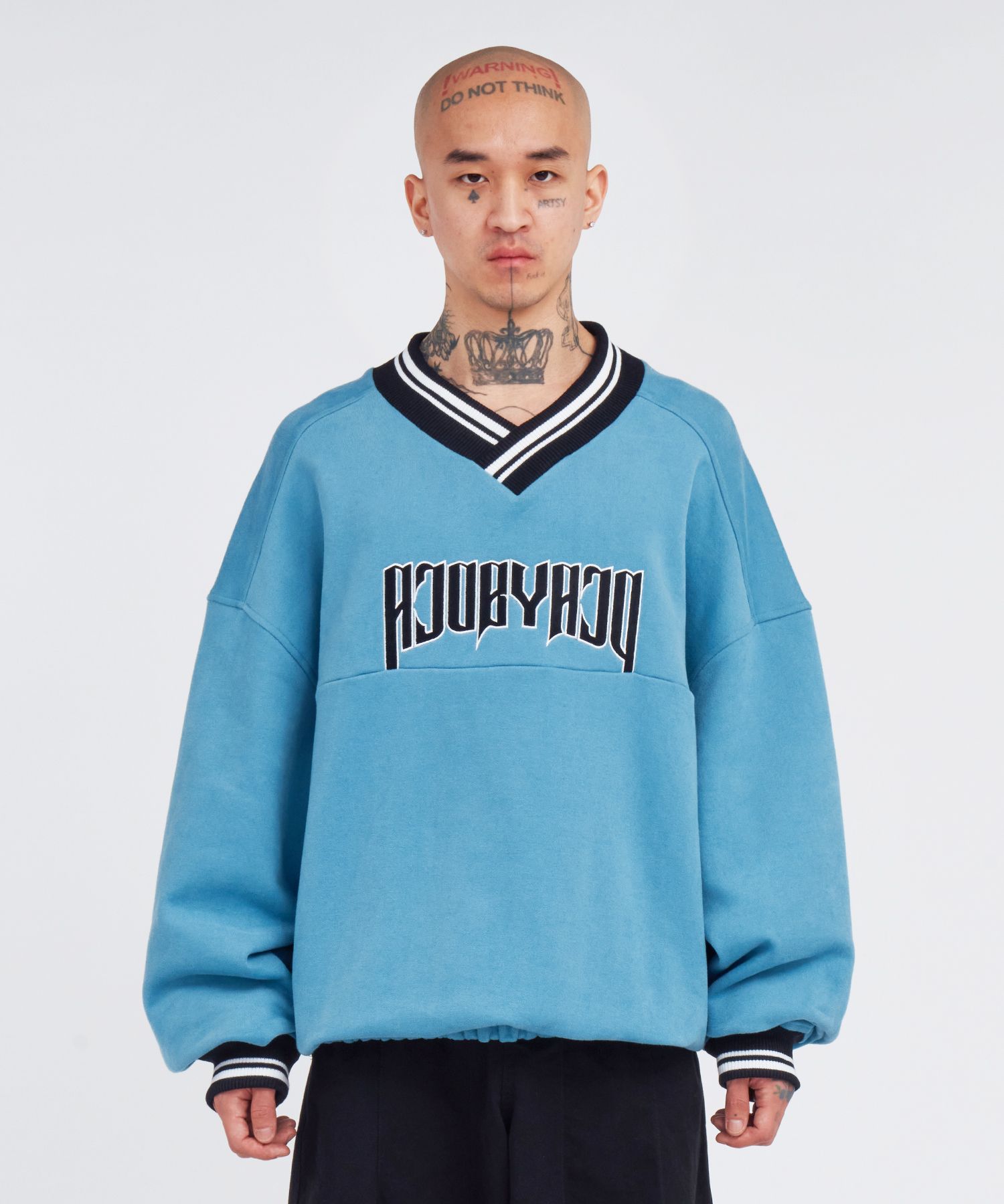 【AJO AJOBYAJO】23FW★ Arch Logo V-Neck Sweatshirt MUSINSA | AJOBYAJO Arch Logo V-Neck Sweatshirt [SKY BLUE]