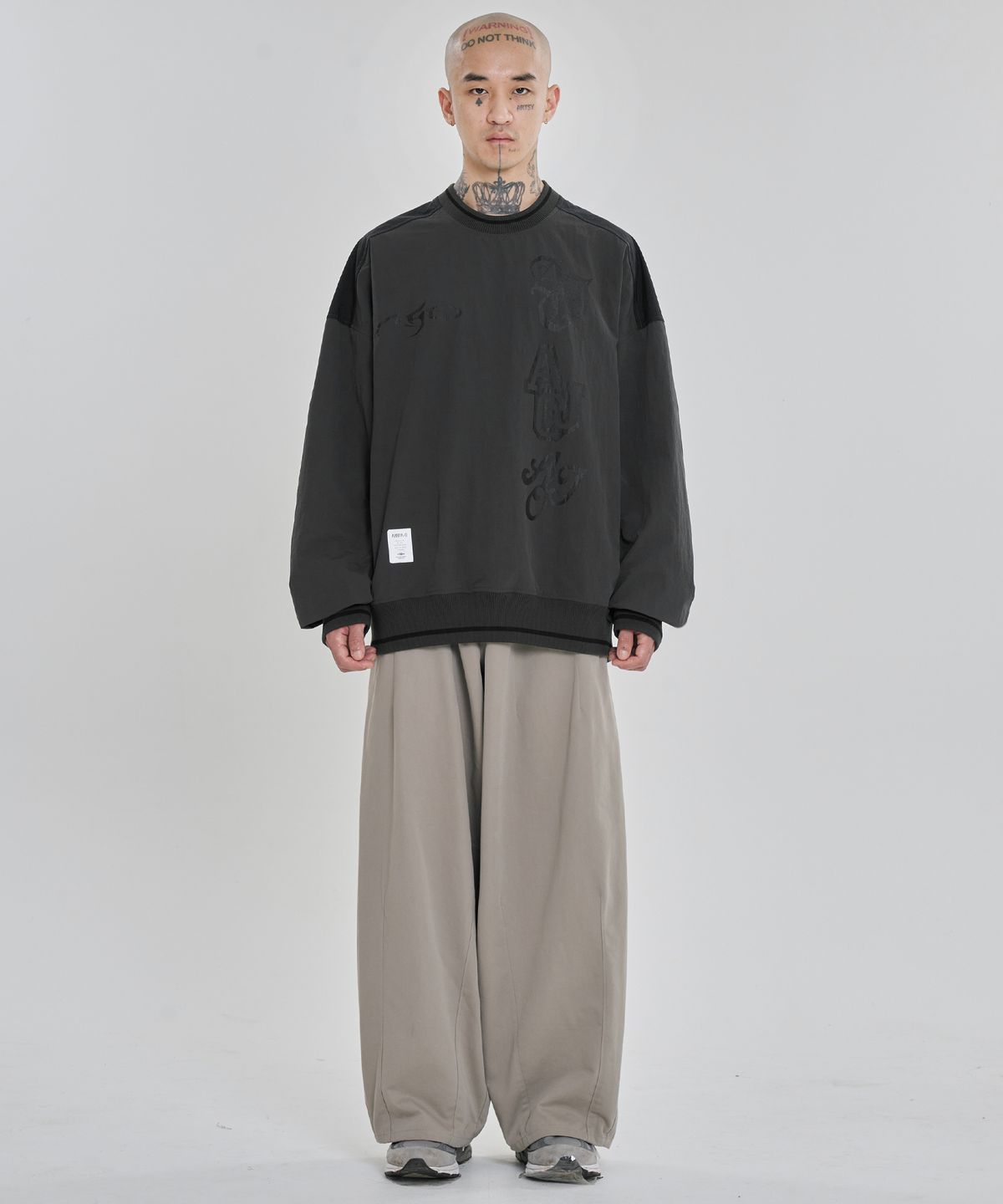 아조바이아조(AJOBYAJO) [PBA] Total Logo Nylon Sweatshirt [CHARCOAL]