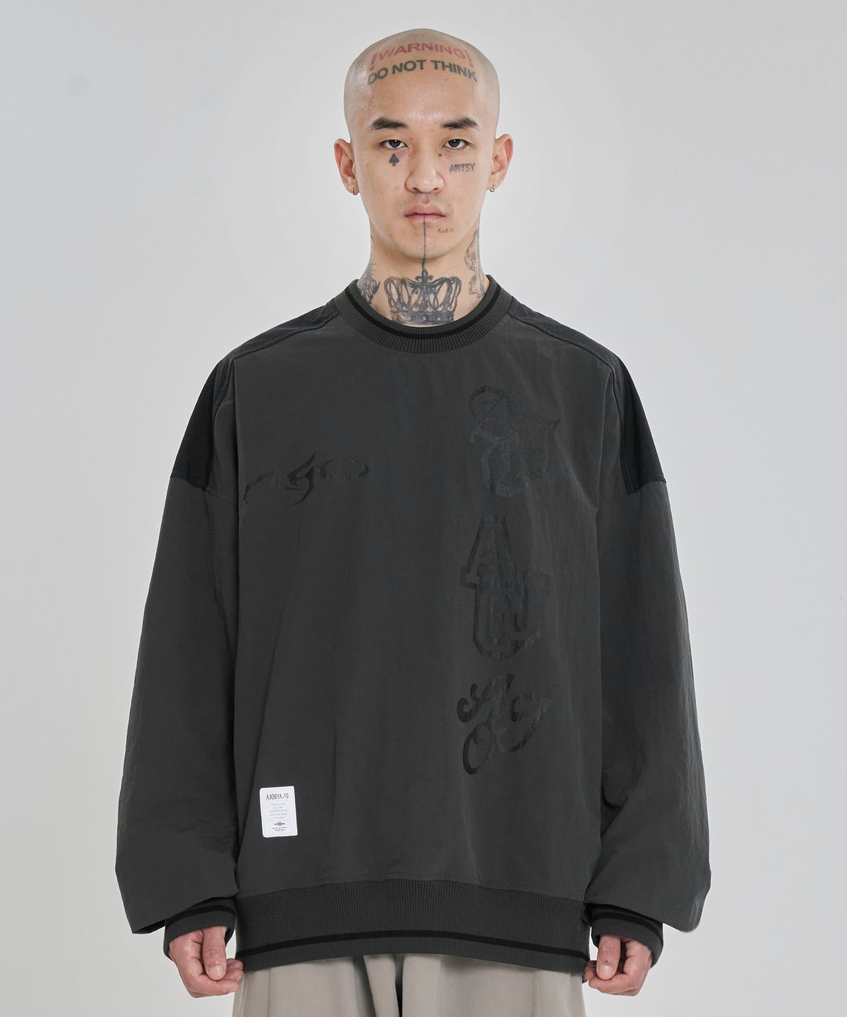 아조바이아조(AJOBYAJO) [PBA] Total Logo Nylon Sweatshirt [CHARCOAL]