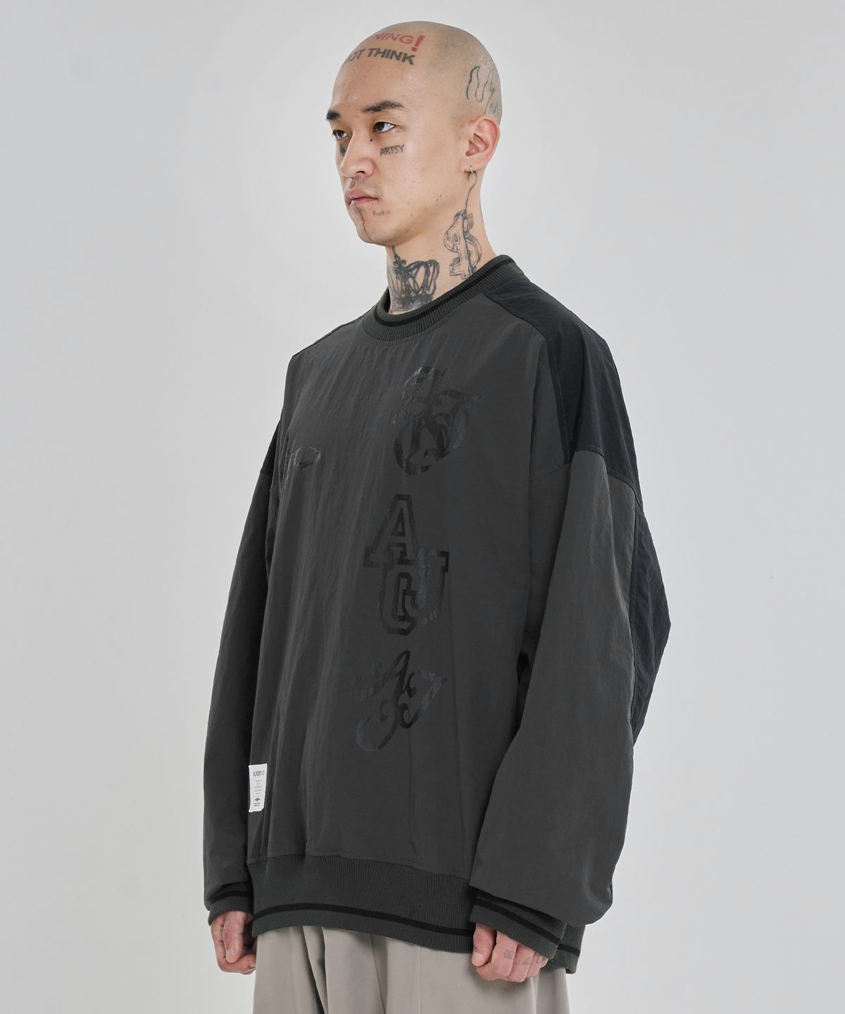 아조바이아조(AJOBYAJO) [PBA] Total Logo Nylon Sweatshirt [CHARCOAL]
