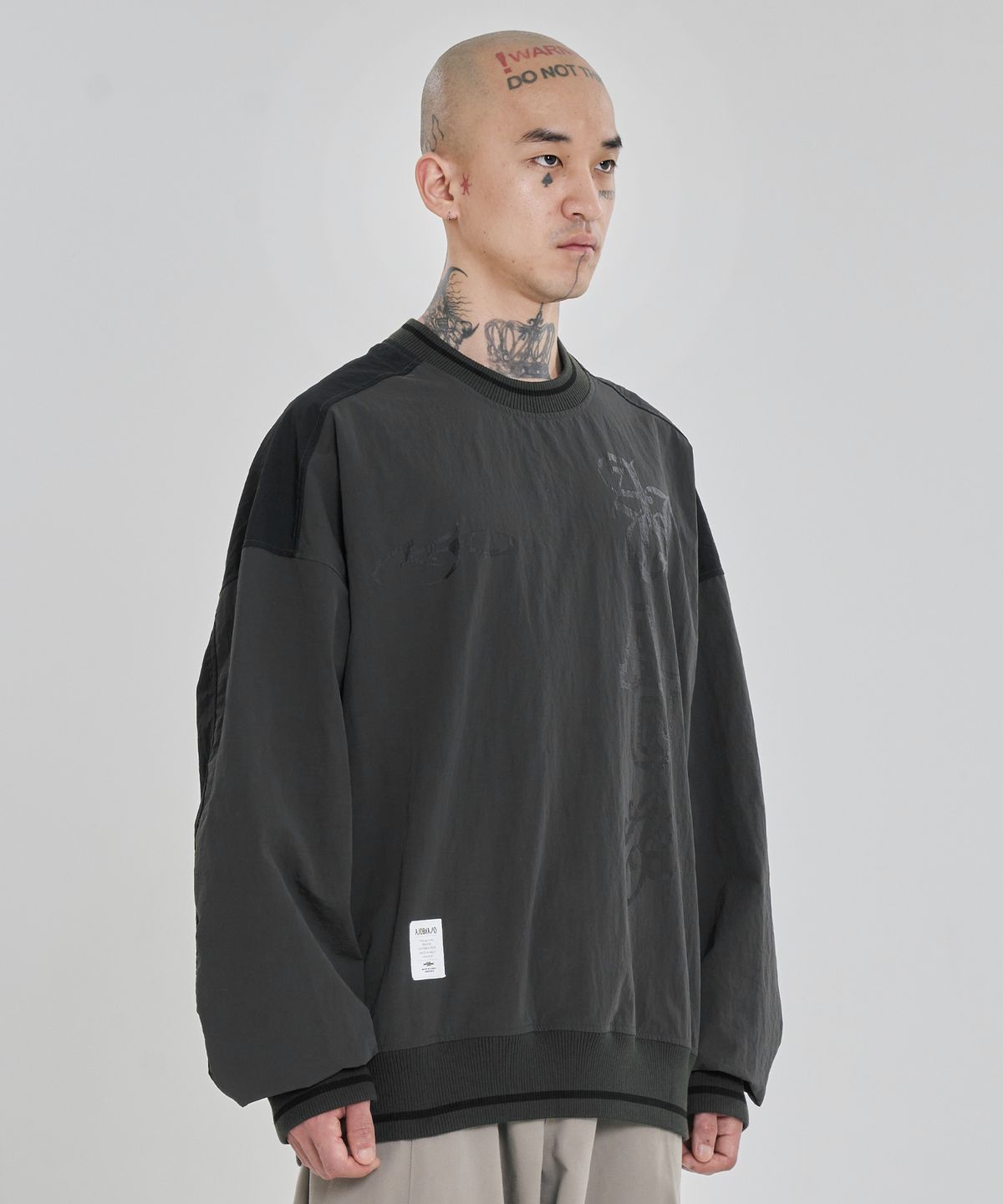 아조바이아조(AJOBYAJO) [PBA] Total Logo Nylon Sweatshirt [CHARCOAL]
