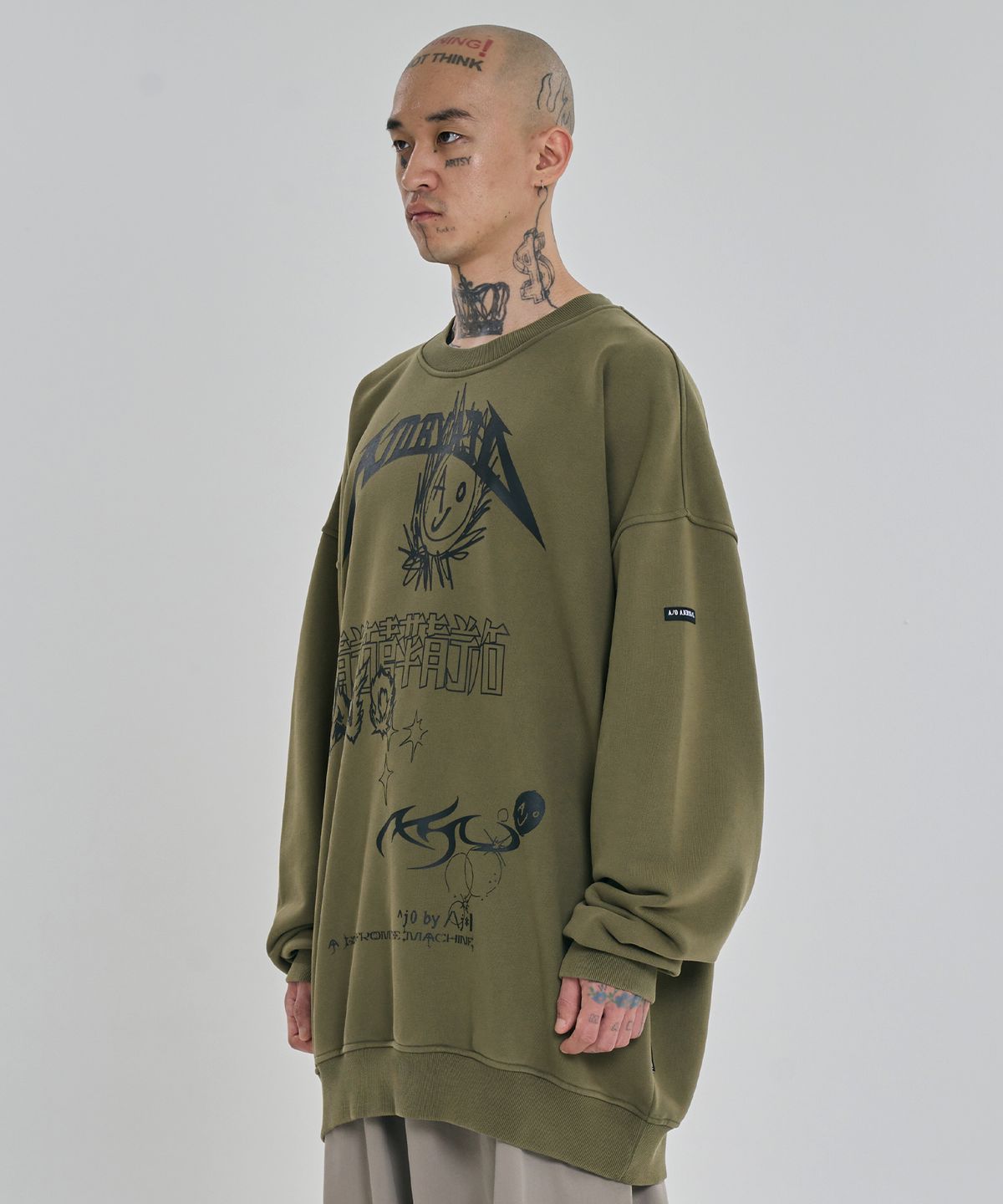 아조바이아조(AJOBYAJO) [PBA] AJOLICA Collage Sweatshirt [KHAKI]