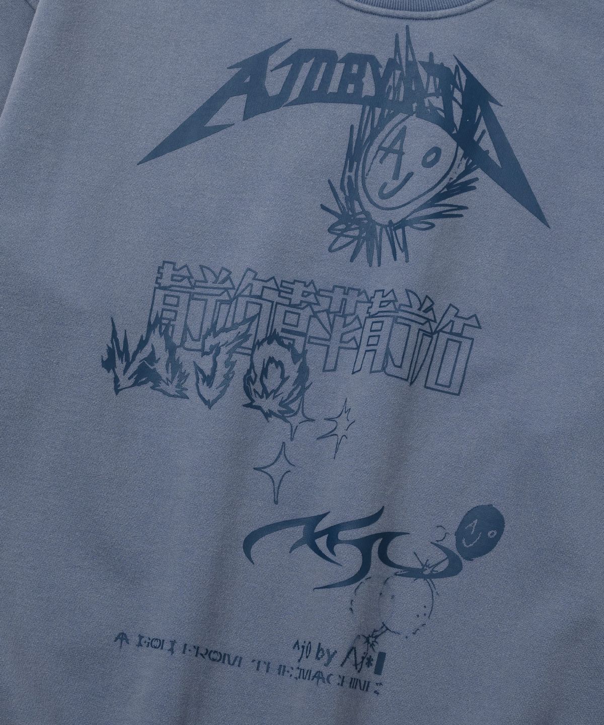 아조바이아조(AJOBYAJO) [PBA] AJOLICA Collage Sweatshirt [BLUE]