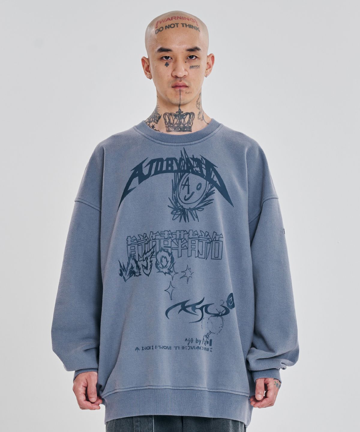 아조바이아조(AJOBYAJO) [PBA] AJOLICA Collage Sweatshirt [BLUE]