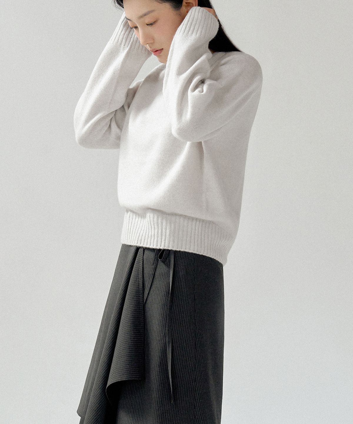 앤니즈(ANDNEEDS) Powder v-neck knit (silver gray)