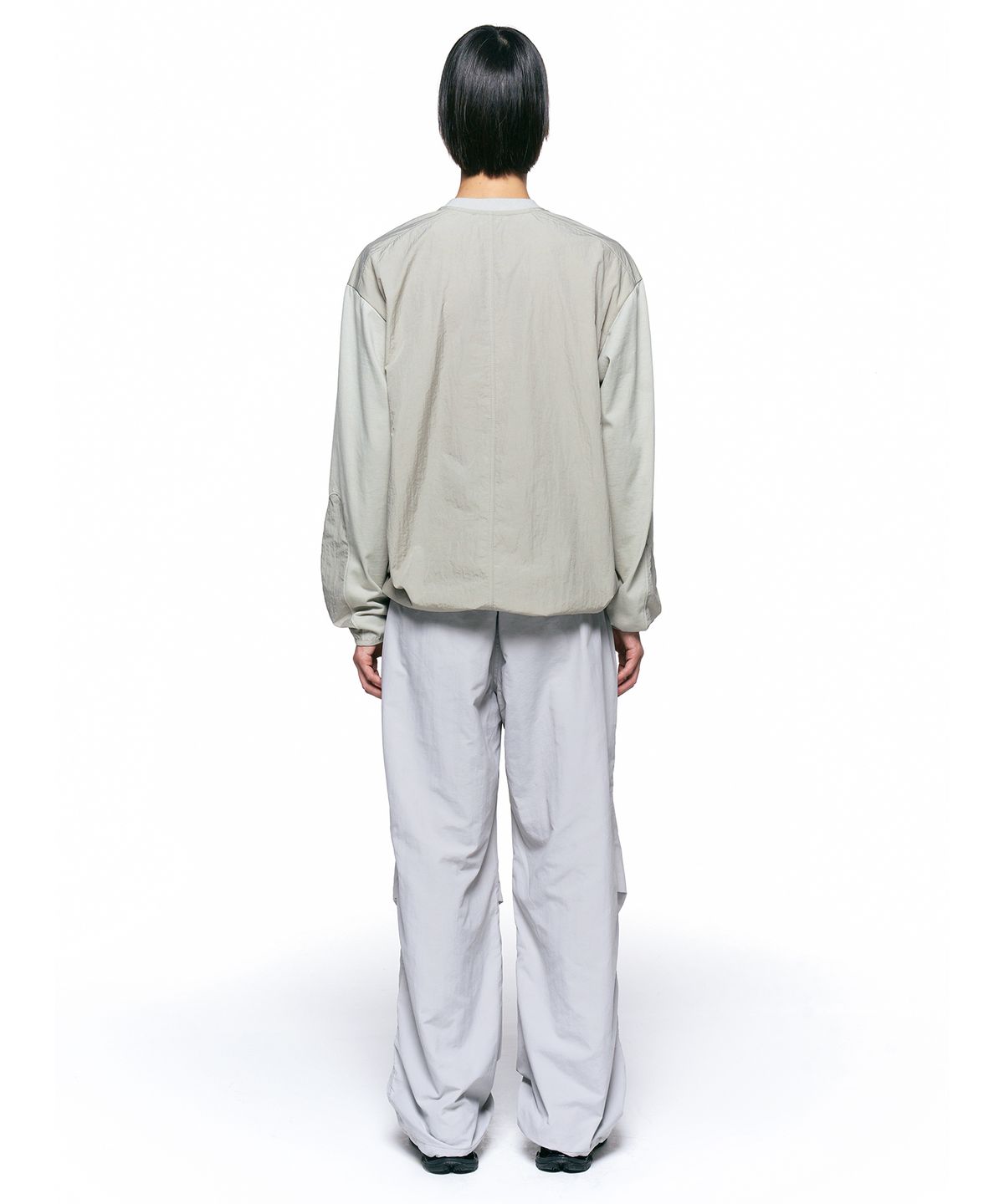 인사일런스(INSILENCE) 나일론 파라슈트 팬츠 LIGHT GREY