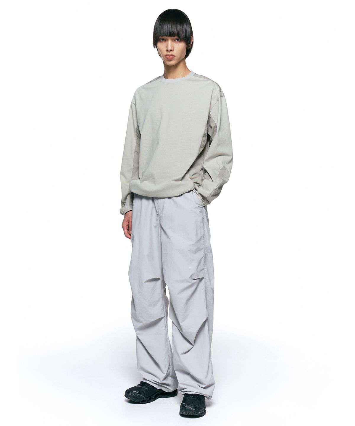 인사일런스(INSILENCE) 나일론 파라슈트 팬츠 LIGHT GREY