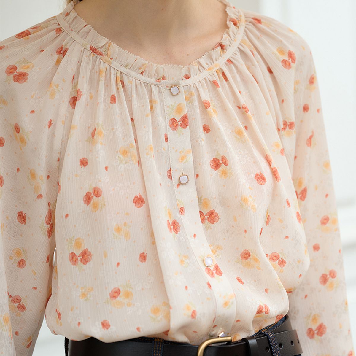 심플레트로(SIMPLE RETRO) SR_Gentle pin tuck volume blouse