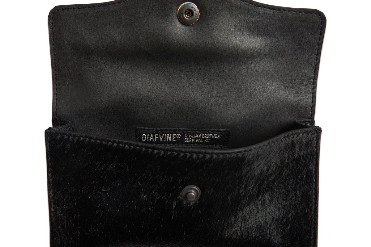 디아프바인(DIAFVINE) DV.LOT 686 Black Calf Hair Belt Bag