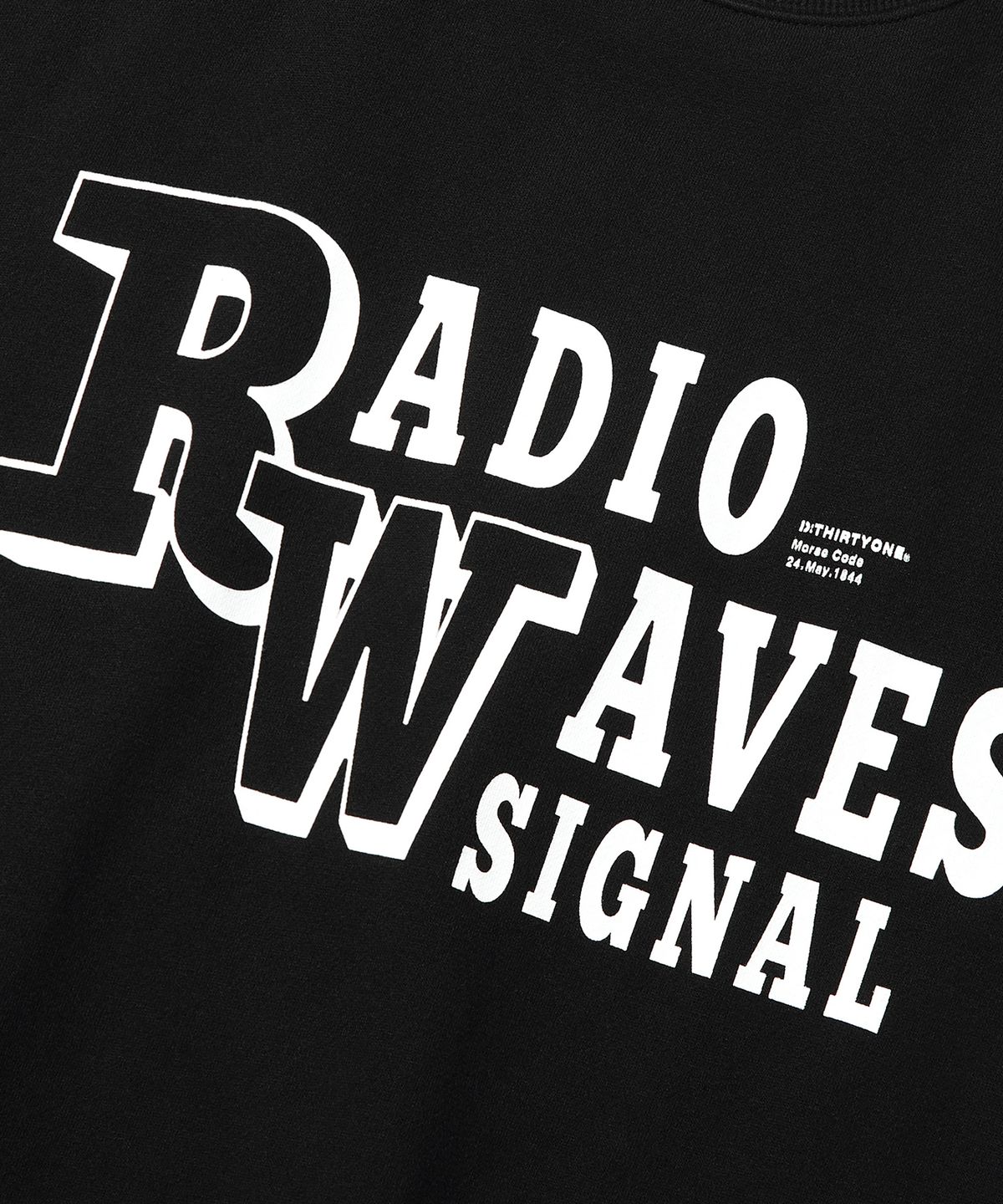 디써티원(DTHIRTYONE) Radio Wave Graphic Crewneck Sweatshirt_Black