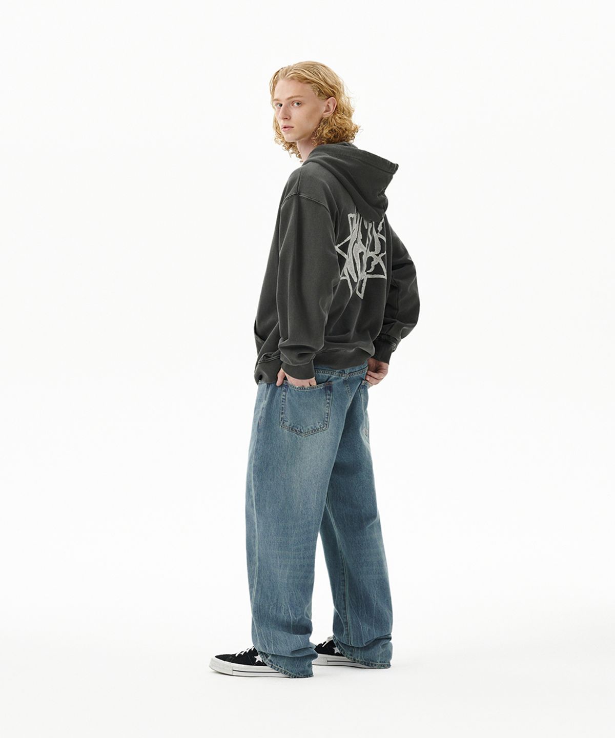 마하그리드(MAHAGRID) SUN LOGO PIGMENT ZIP UP HOODIE CHARCOAL(MG2DFMM430A)