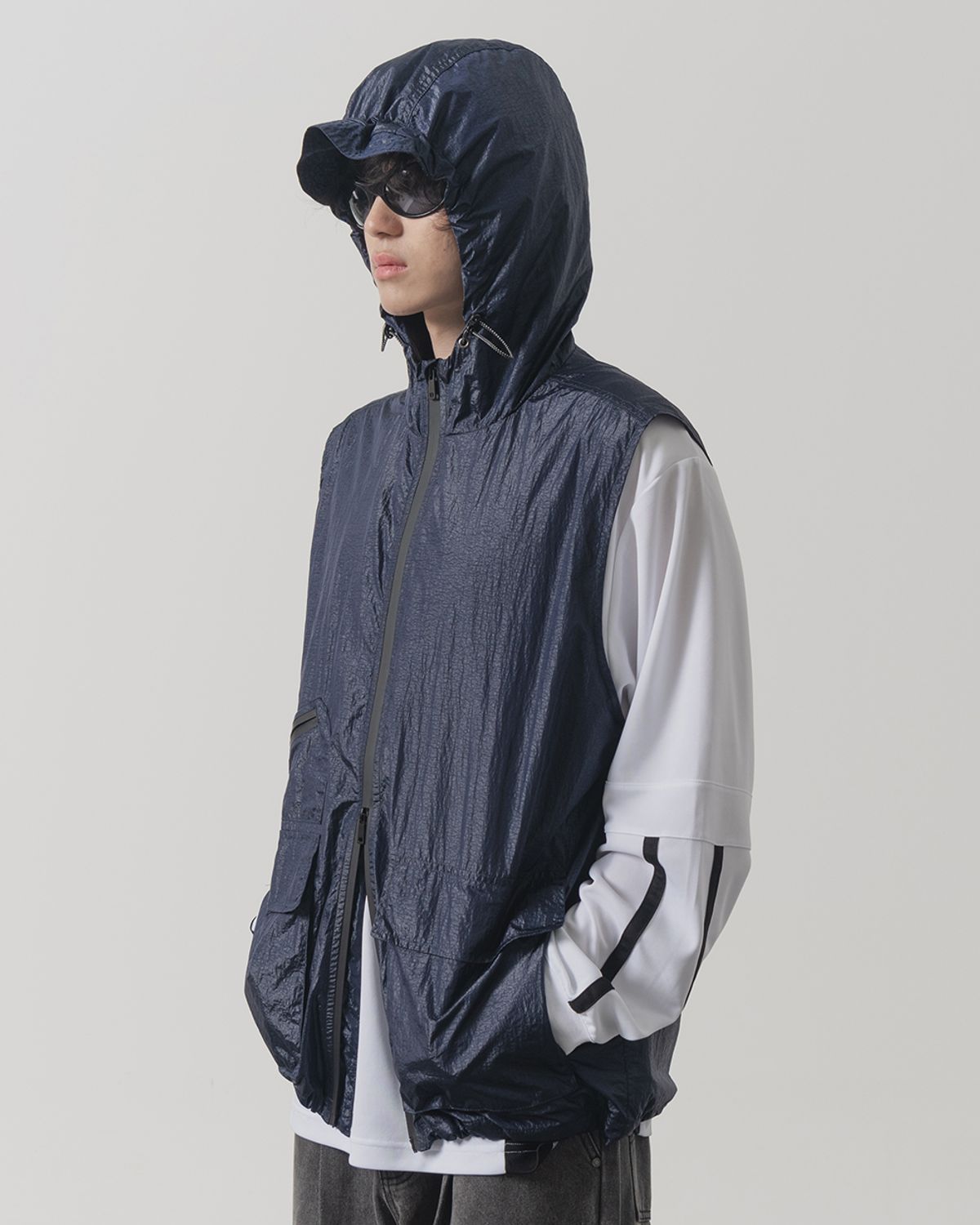 디미트리블랙(DIMITRI BLACK) ASI 2WAY 나일론 메탈 후드 베스트_그레이쉬 네이비