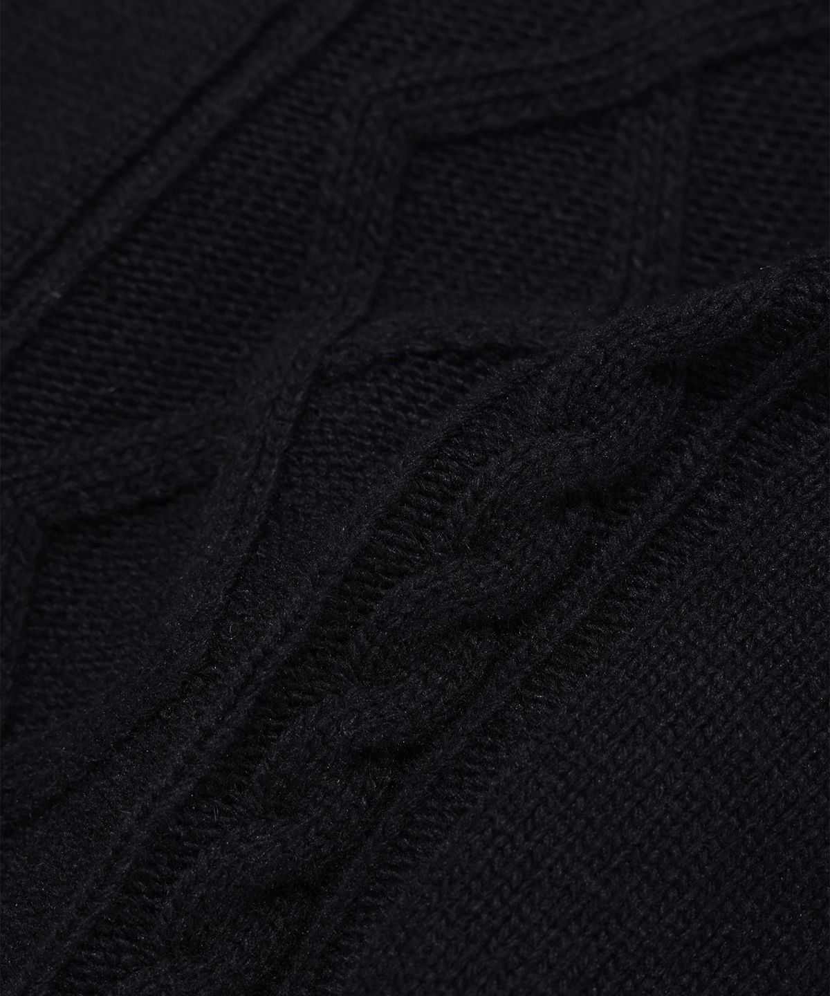 사운즈라이프(SOUNDSLIFE) ZIGZAG Cable Collar Knit Zip-Up Black
