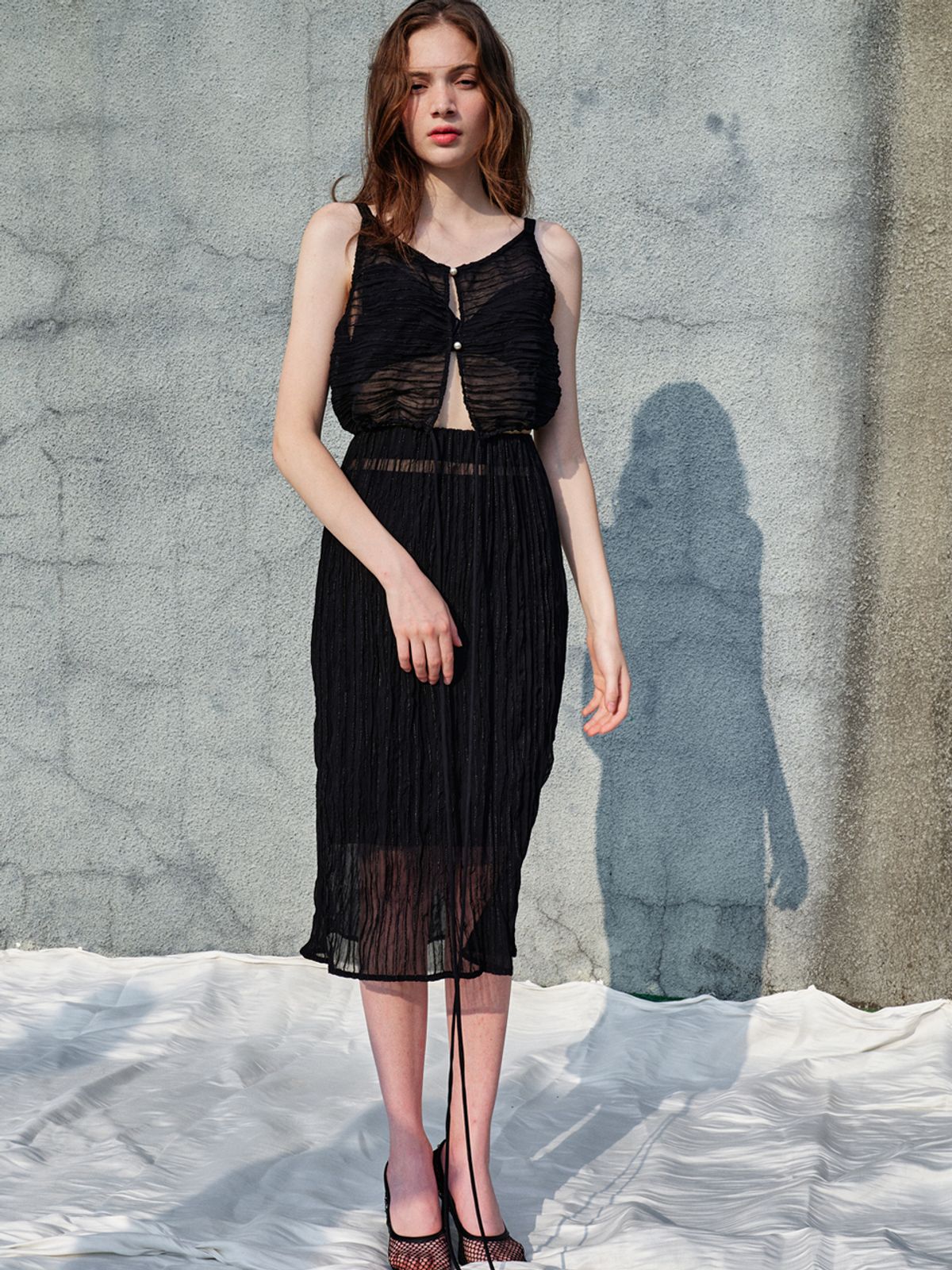 쏘리, 투 머치 러브(SORRY, TOO MUCH LOVE) Lofty Pleats Chiffon Two-Piece Dress_Black
