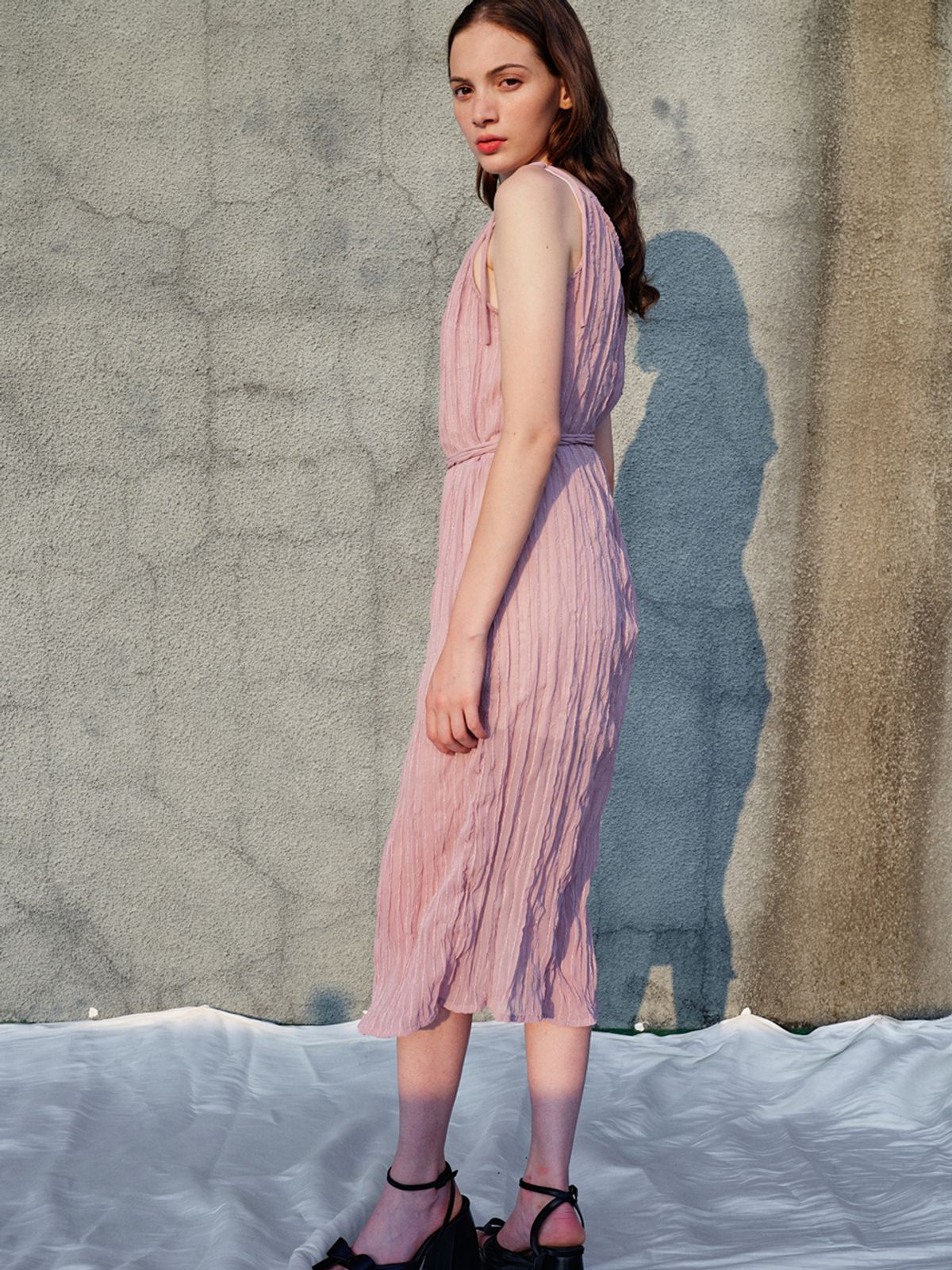 쏘리, 투 머치 러브(SORRY, TOO MUCH LOVE) Rosalie Pleats Chiffon Dress_Pink