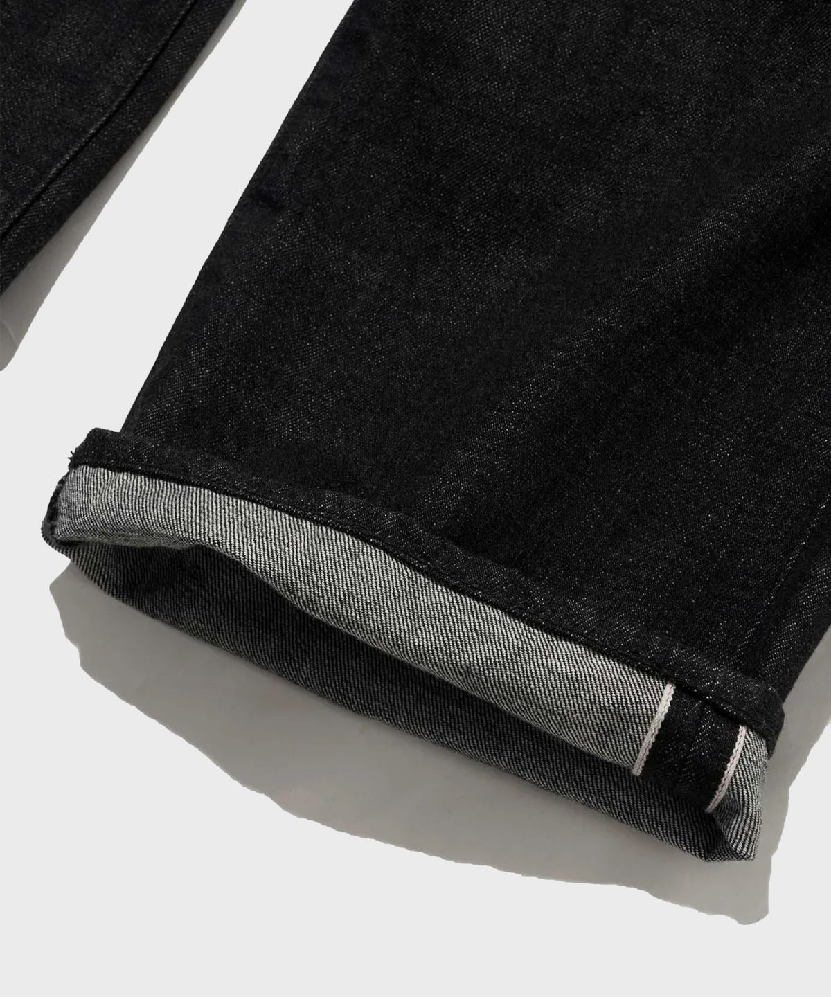 아웃스탠딩(OUTSTANDING) 30’S CINCH BACK SELVEDGE WIDE PANTS_BLACK