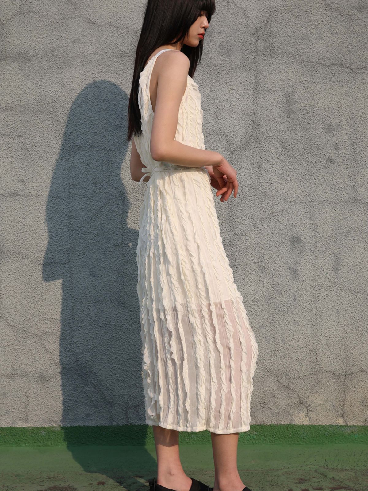 쏘리, 투 머치 러브(SORRY, TOO MUCH LOVE) Ariana Natural Pleats Chiffon Dress_Ivory