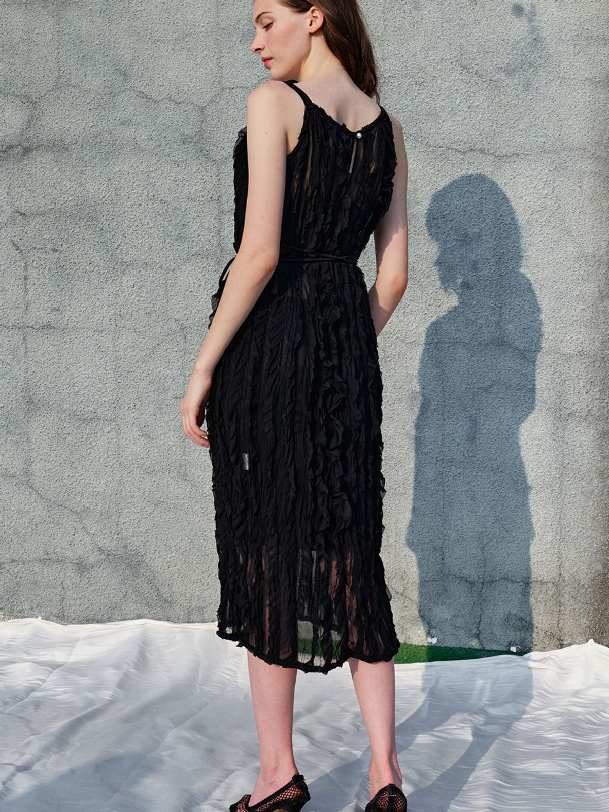 쏘리, 투 머치 러브(SORRY, TOO MUCH LOVE) Ariana Natural Pleats Chiffon Dress_Black