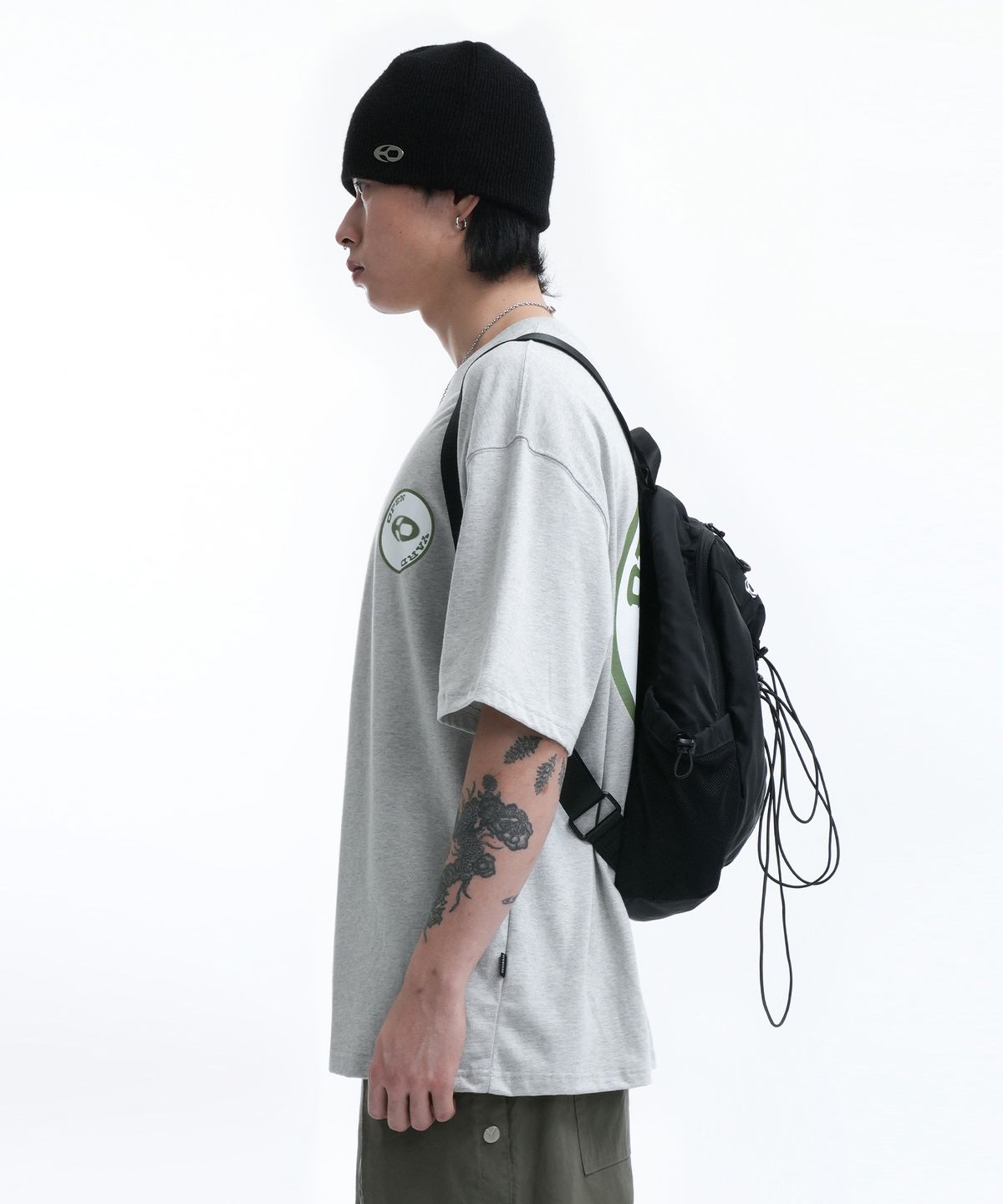 오픈야드(오와이)(OPENYARD(OY)) 4 STRING SYMBOL LOGO BACKPACK-BLACK