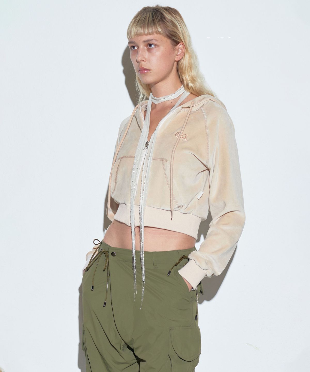 스컬프터(SCULPTOR) Velour Crop Zip-Up Hoodie Ballerina Nude