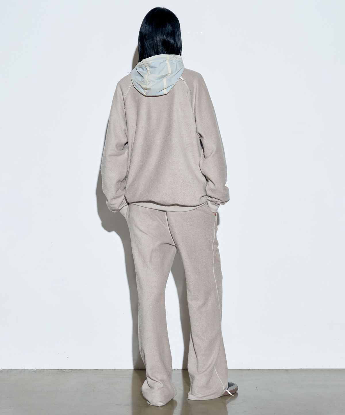 스컬프터(SCULPTOR) Inside-Out Sweatshirt Sand Beige