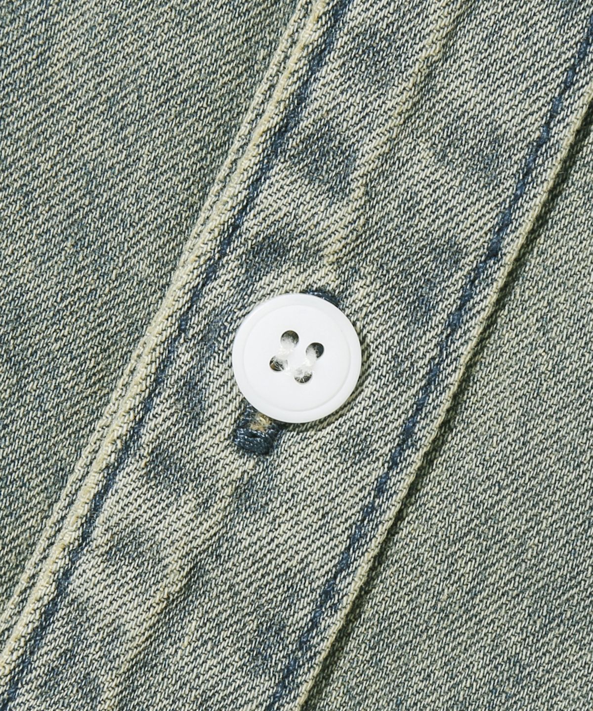 트릴리온(TRILLION) 스톤 워싱 오버핏 데님 긴팔 셔츠 (BEIGE BLUE)