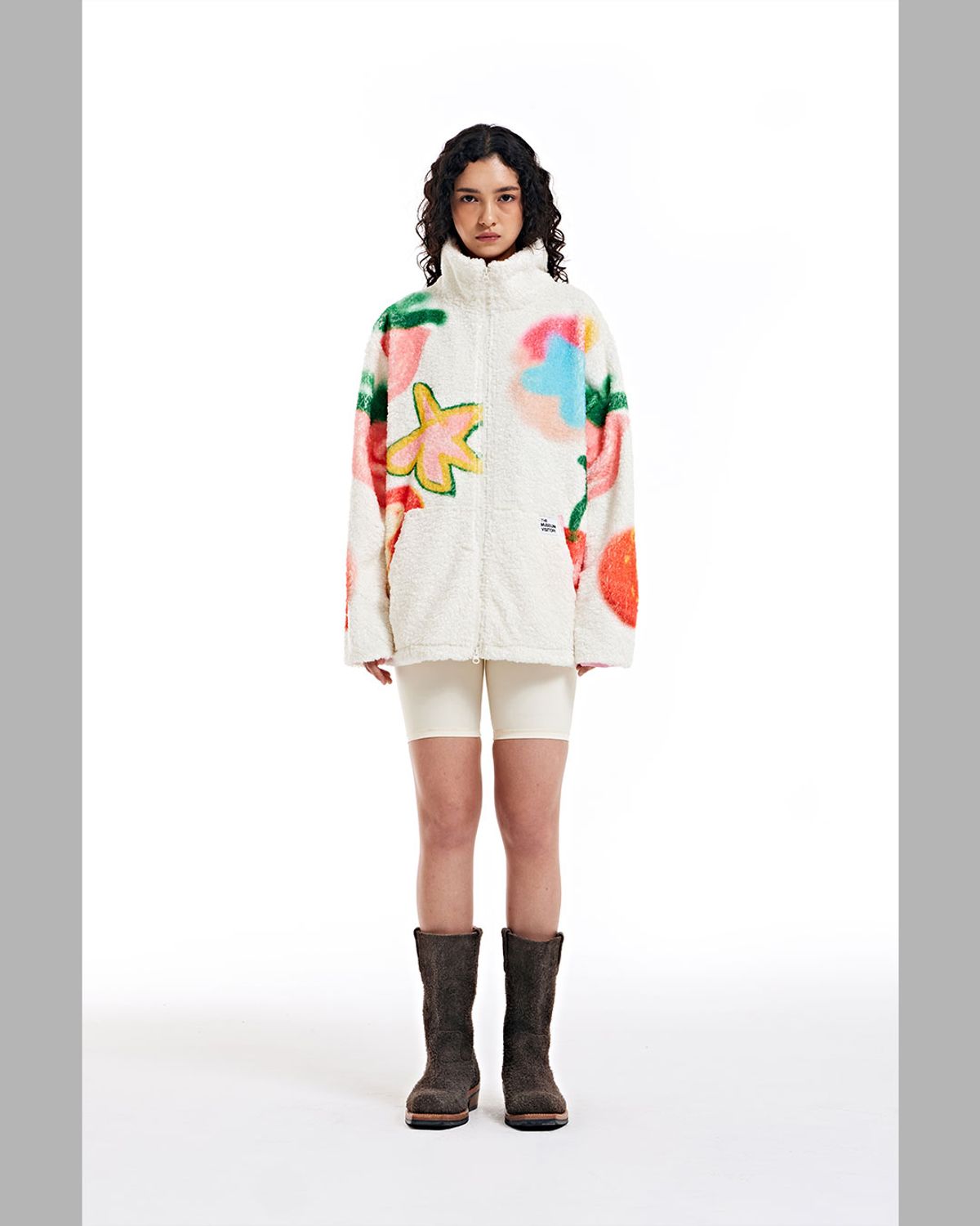 더뮤지엄비지터(THEMUSEUMVISITOR) CHARACTER DRAWING FLEECE JACKET (IVORY)
