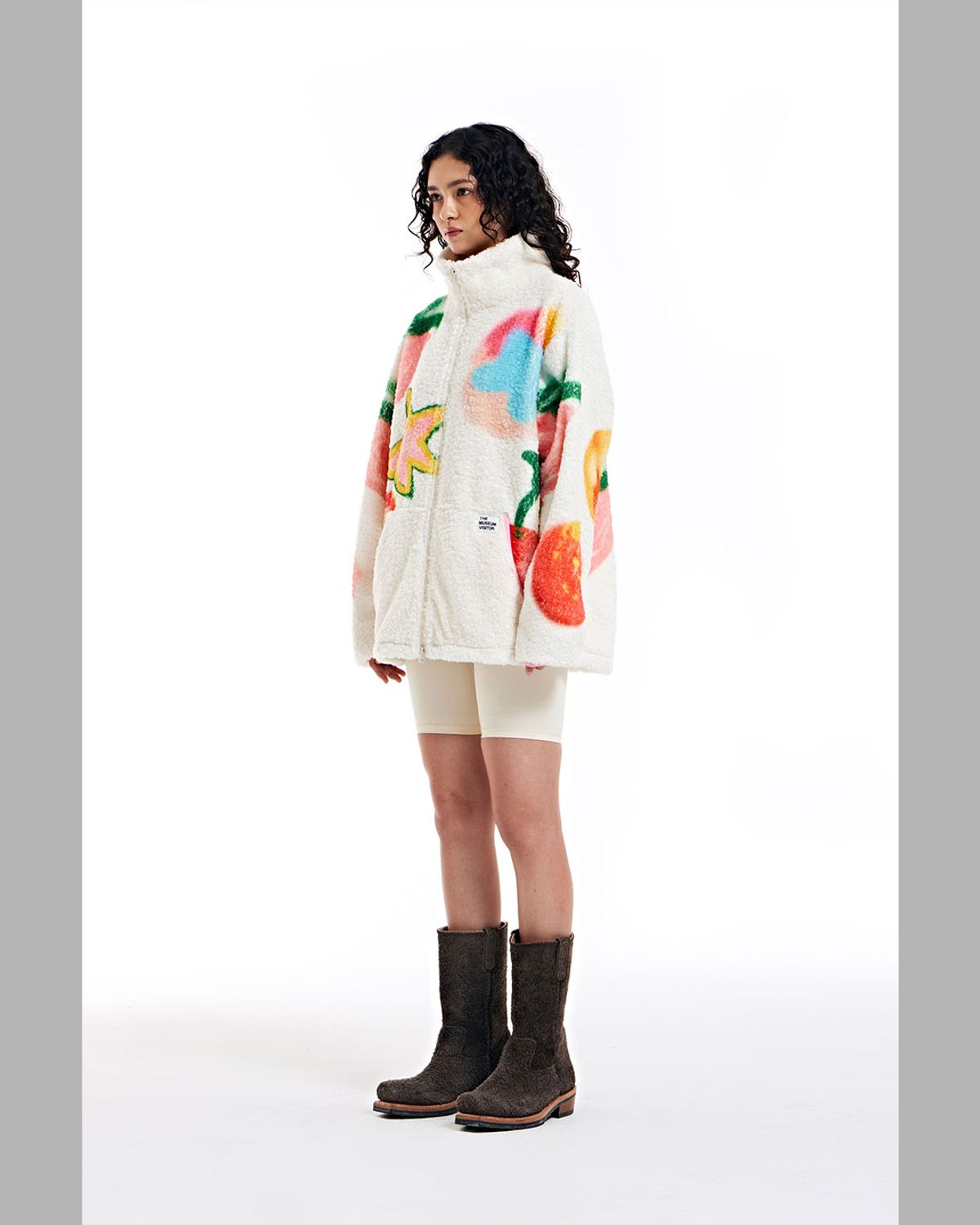 더뮤지엄비지터(THEMUSEUMVISITOR) CHARACTER DRAWING FLEECE JACKET (IVORY)