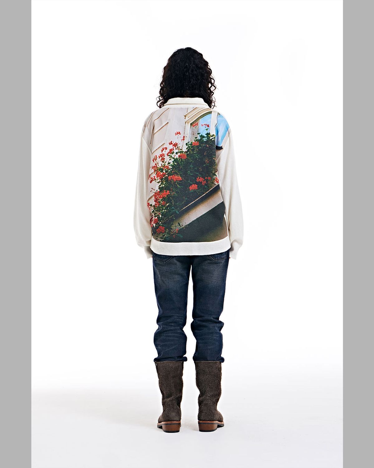 더뮤지엄비지터(THEMUSEUMVISITOR) FLOWER PICTURE PRINTED KNIT ZIP UP (IVORY)