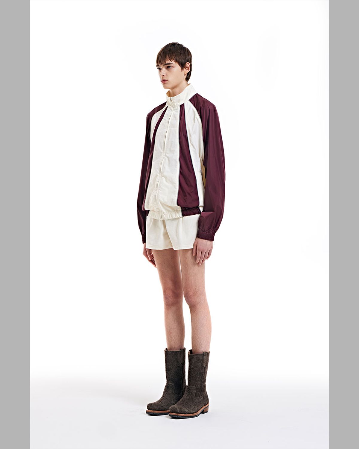더뮤지엄비지터(THEMUSEUMVISITOR) REFLECTIVE LINE RAGLAN WINDBREAKER (RED)