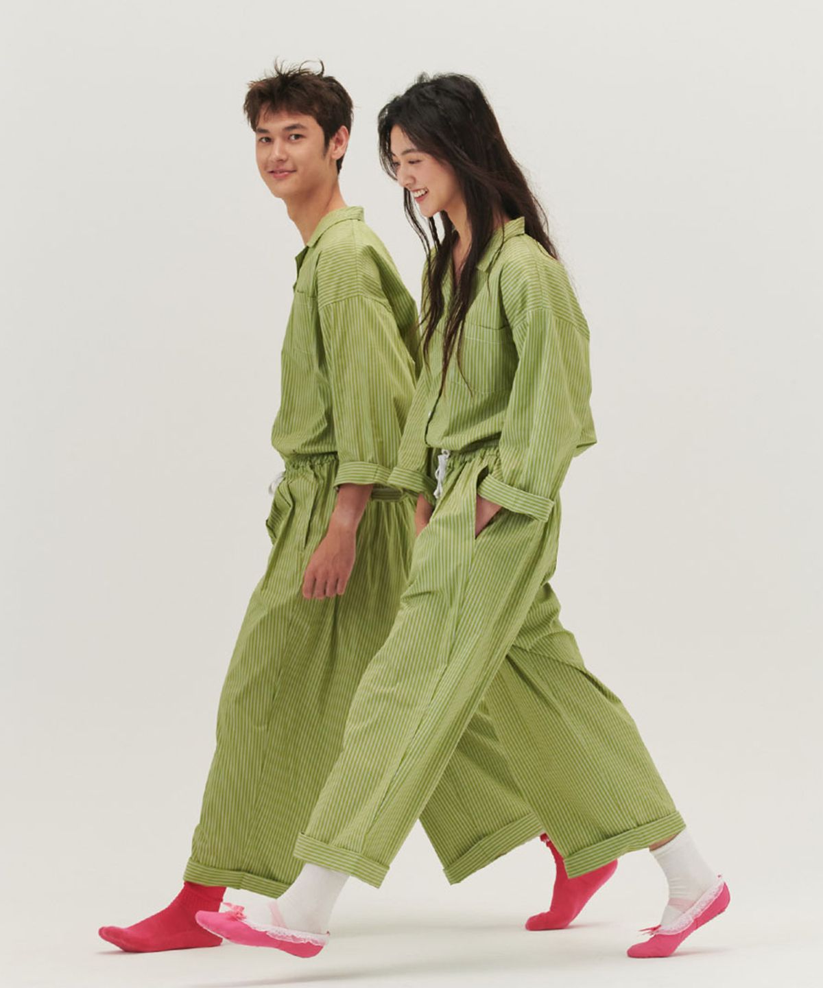 오끼뜨(OGGITT) (uni)도미토리 티킹 스트라이프 파자마 올리브