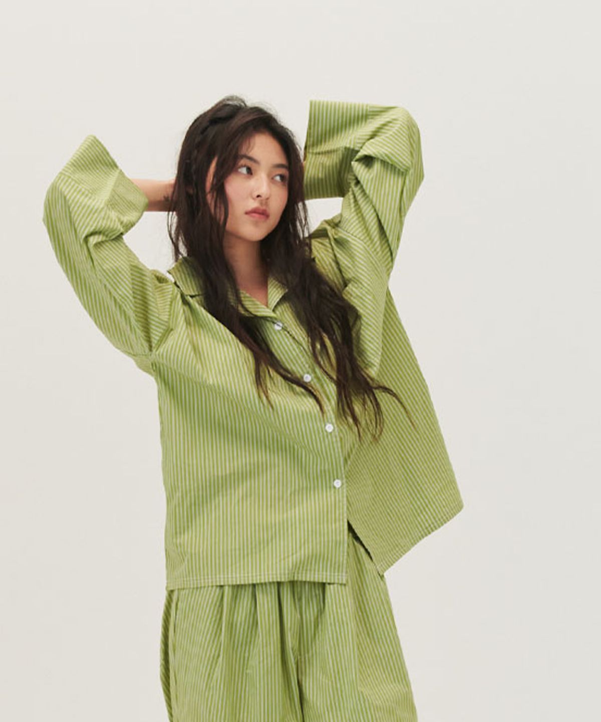 오끼뜨(OGGITT) (uni)도미토리 티킹 스트라이프 파자마 올리브