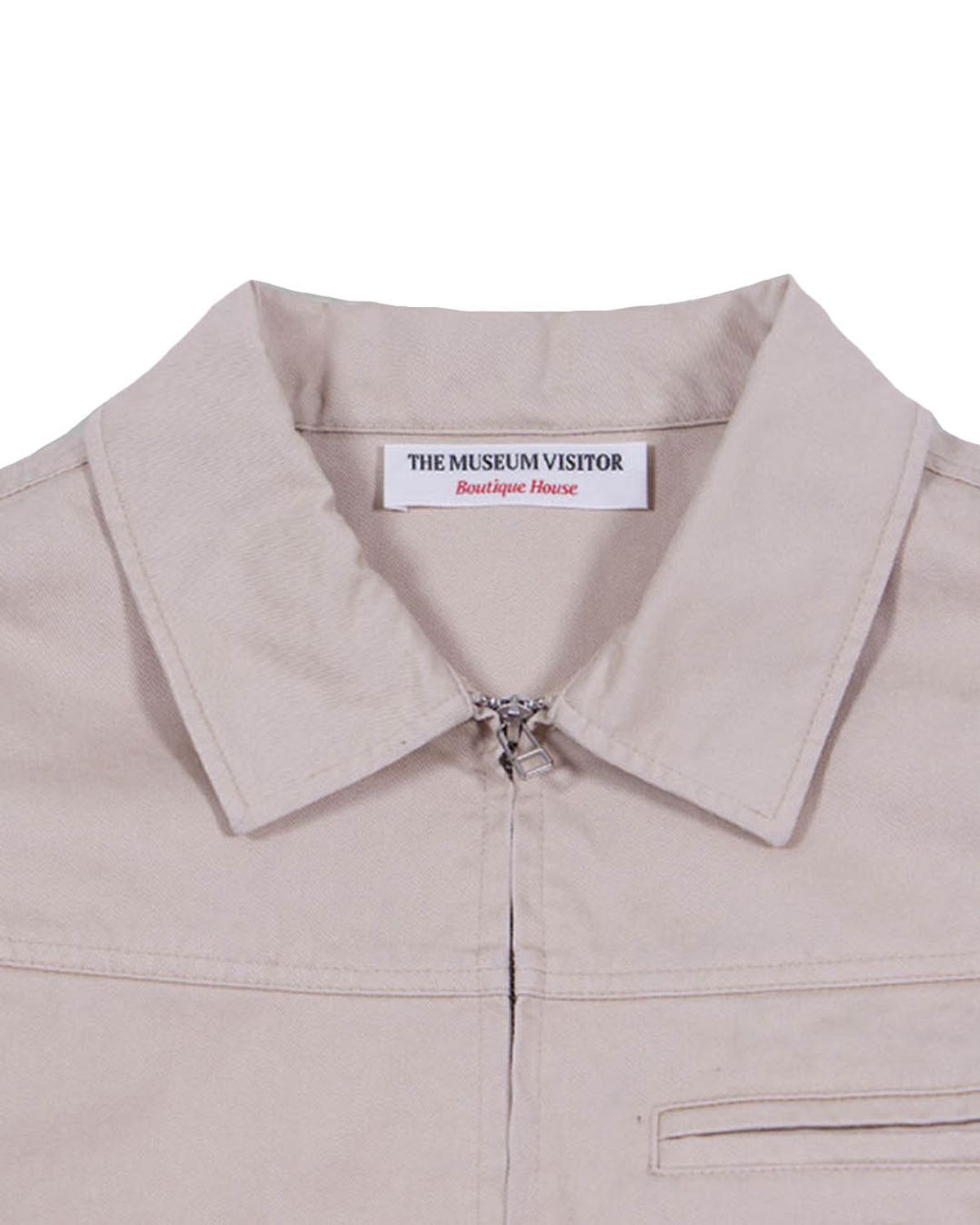 더뮤지엄비지터(THEMUSEUMVISITOR) STUD BACK LOGO CARPENTER JACKET (BEIGE)