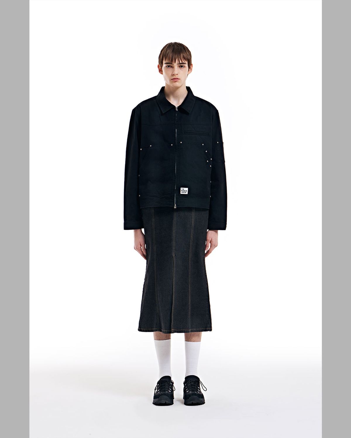더뮤지엄비지터(THEMUSEUMVISITOR) STUD BACK LOGO CARPENTER JACKET (BLACK)