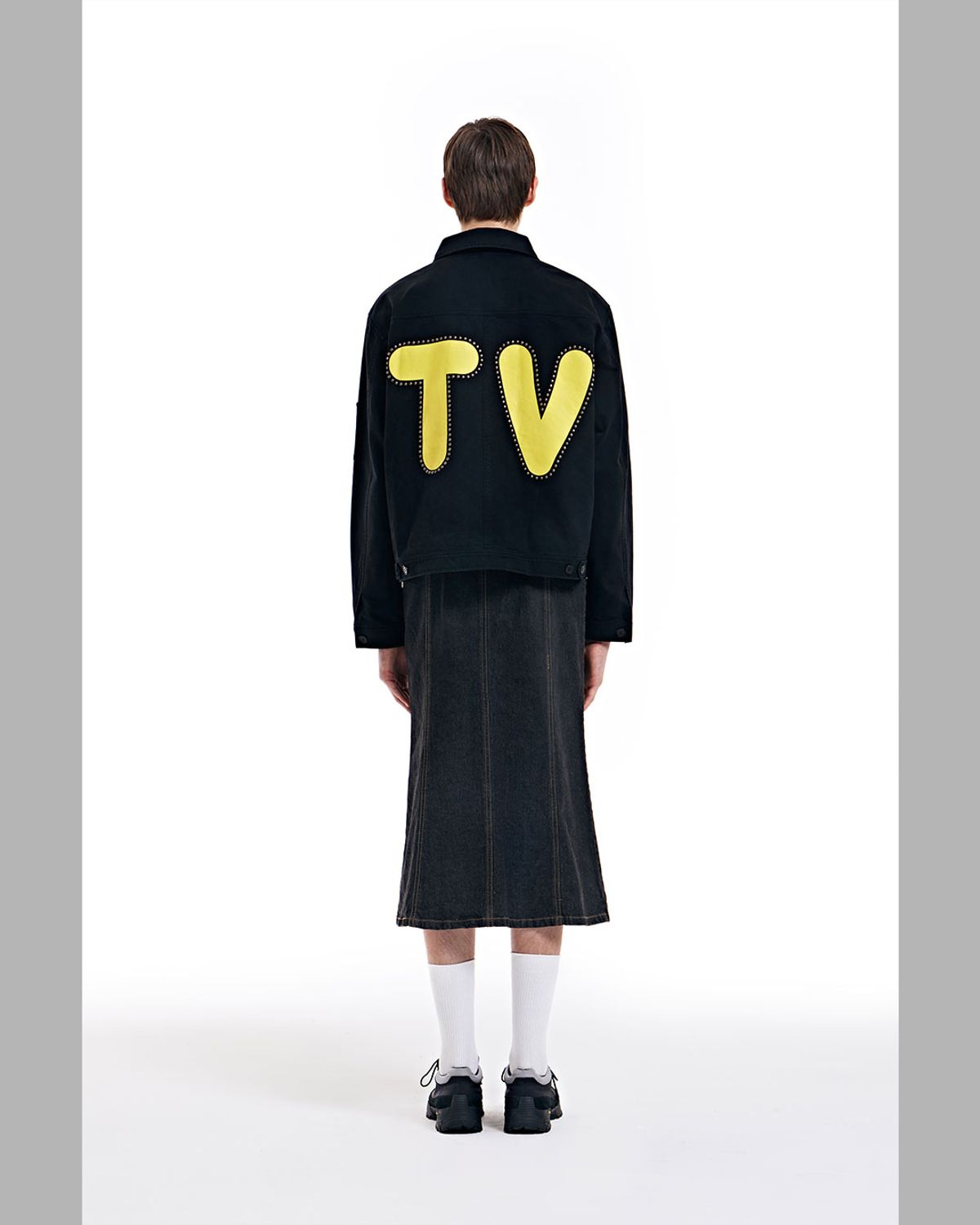 더뮤지엄비지터(THEMUSEUMVISITOR) STUD BACK LOGO CARPENTER JACKET (BLACK)
