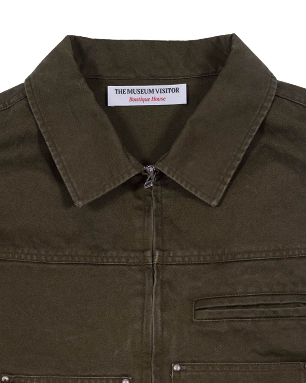 더뮤지엄비지터(THEMUSEUMVISITOR) STUD BACK LOGO CARPENTER JACKET (KHAKI)