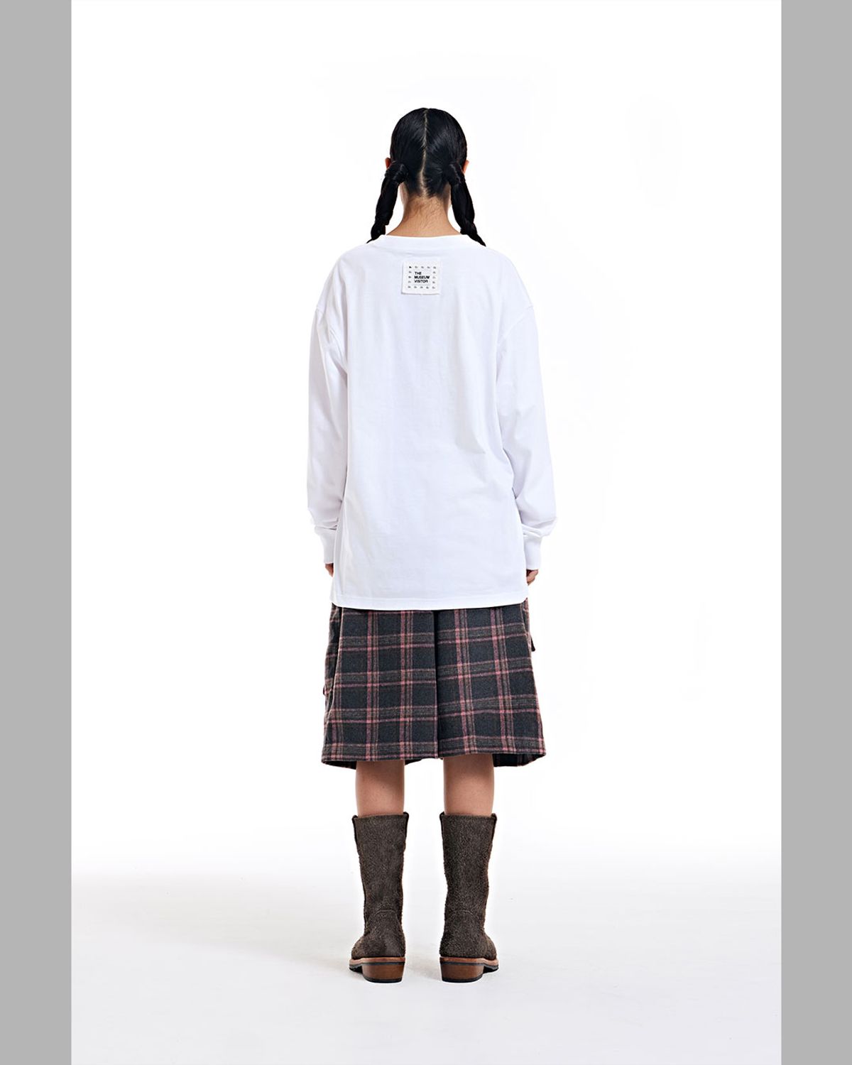 더뮤지엄비지터(THEMUSEUMVISITOR) BLURRED HEART PRINTED LONG SLEEVE (WHITE)