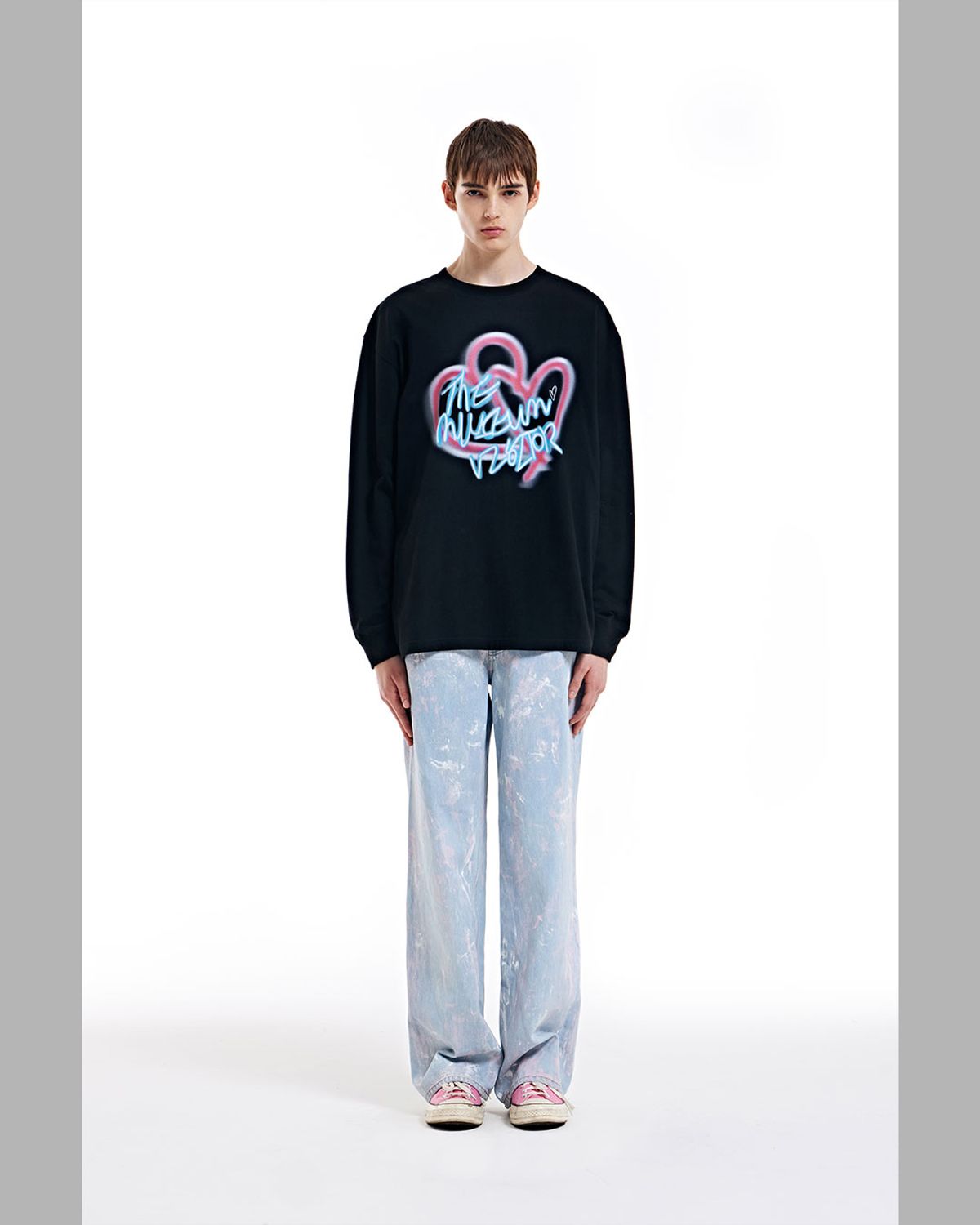 더뮤지엄비지터(THEMUSEUMVISITOR) BLURRED HEART PRINTED LONG SLEEVE (BLACK)