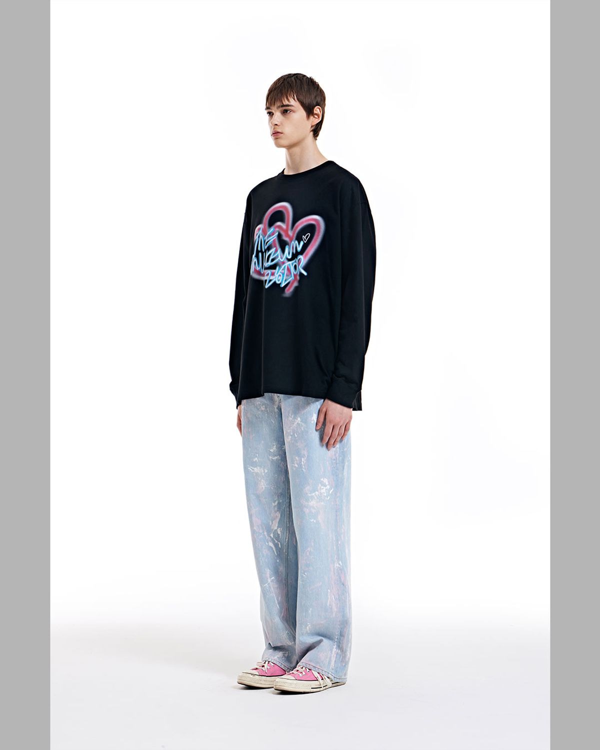 더뮤지엄비지터(THEMUSEUMVISITOR) BLURRED HEART PRINTED LONG SLEEVE (BLACK)