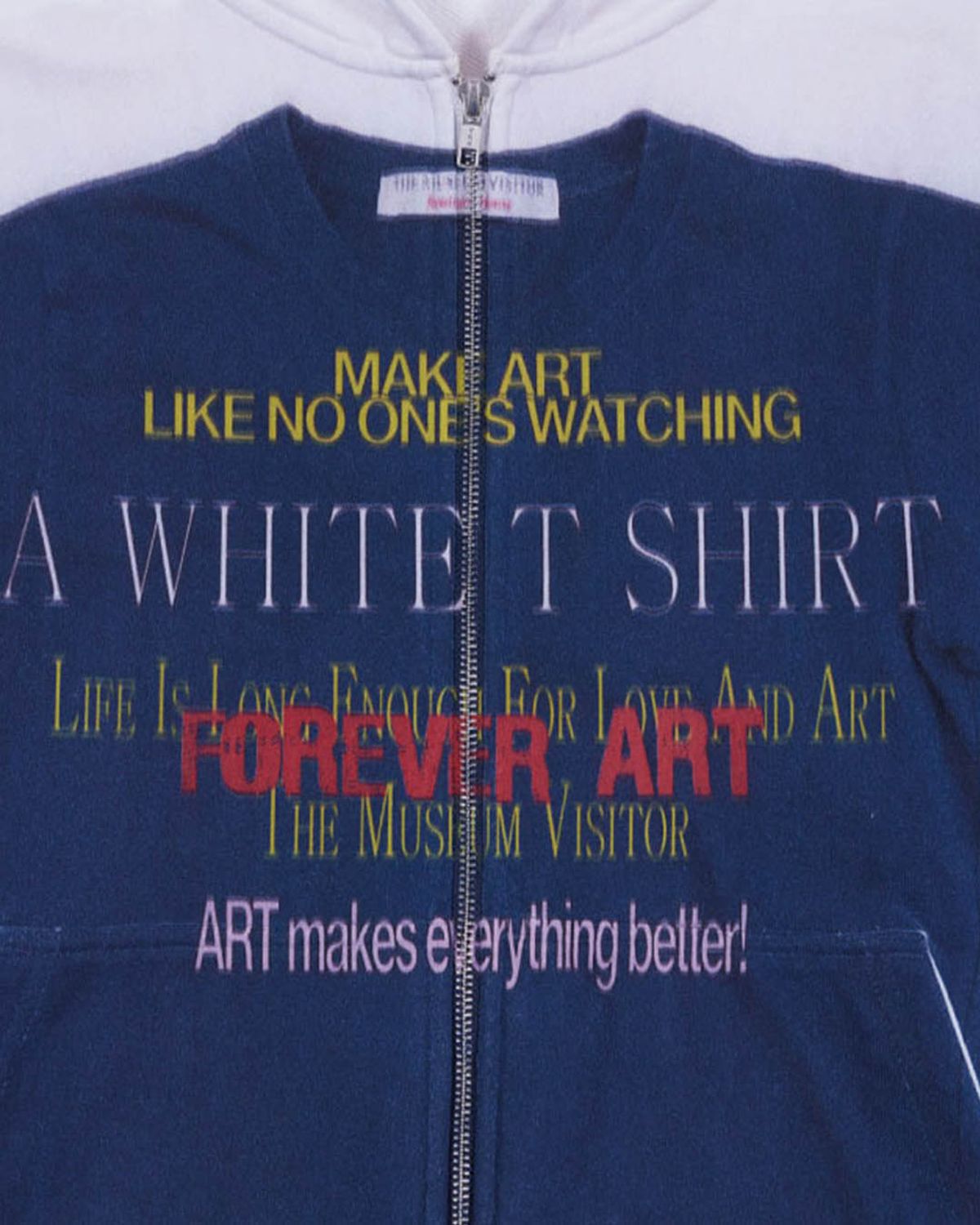 더뮤지엄비지터(THEMUSEUMVISITOR) LETTERING T-SHIRTS PRINTED ZIP UP HOODY (WHITE)