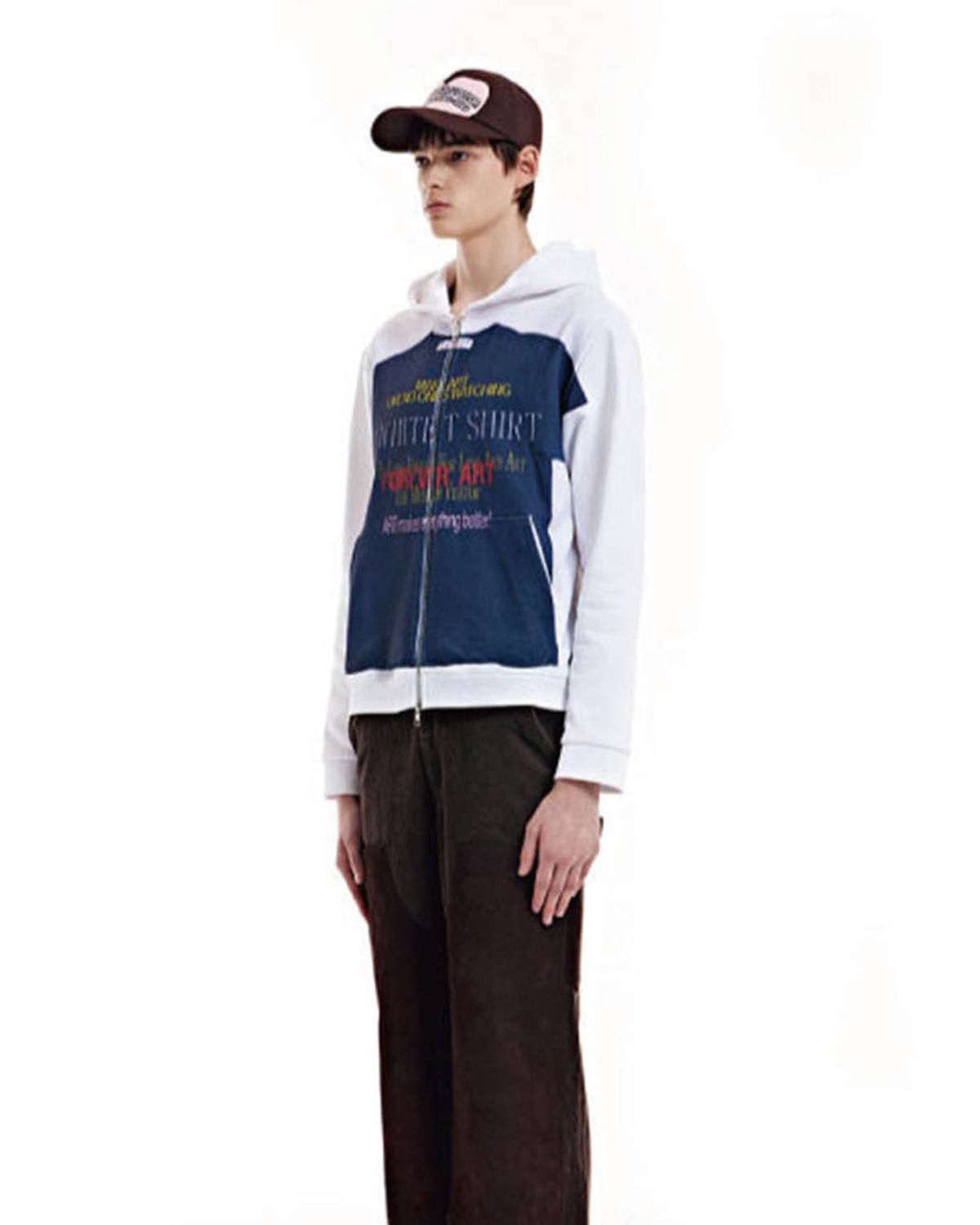 더뮤지엄비지터(THEMUSEUMVISITOR) LETTERING T-SHIRTS PRINTED ZIP UP HOODY (WHITE)