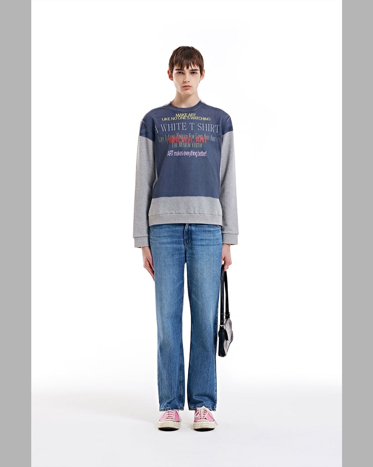 더뮤지엄비지터(THEMUSEUMVISITOR) LETTERING T-SHIRTS PRINTED SWEATSHIRTS (GREY)